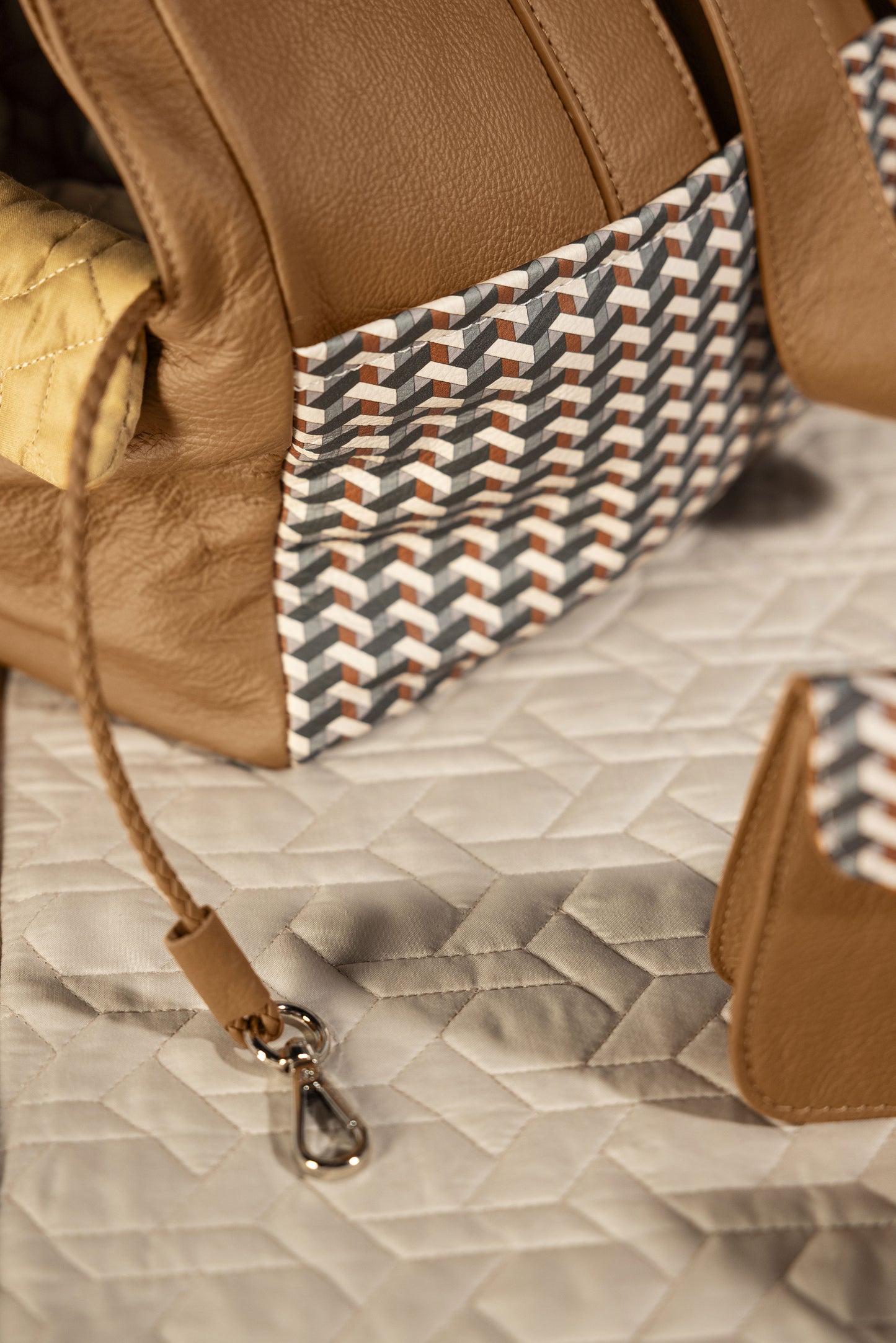 poltrona frau pet dog bag