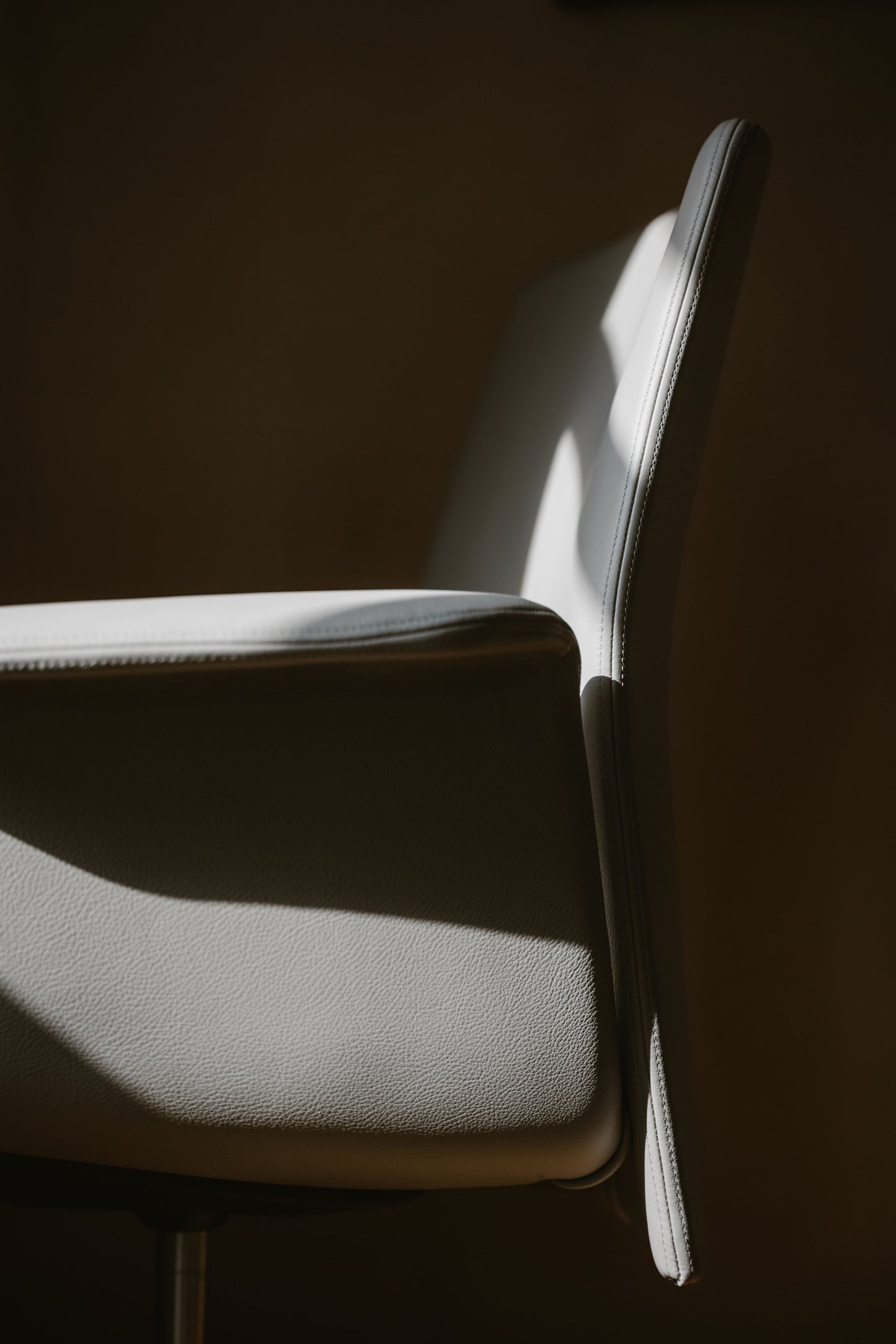 poltrona frau downtown conference 360 chair