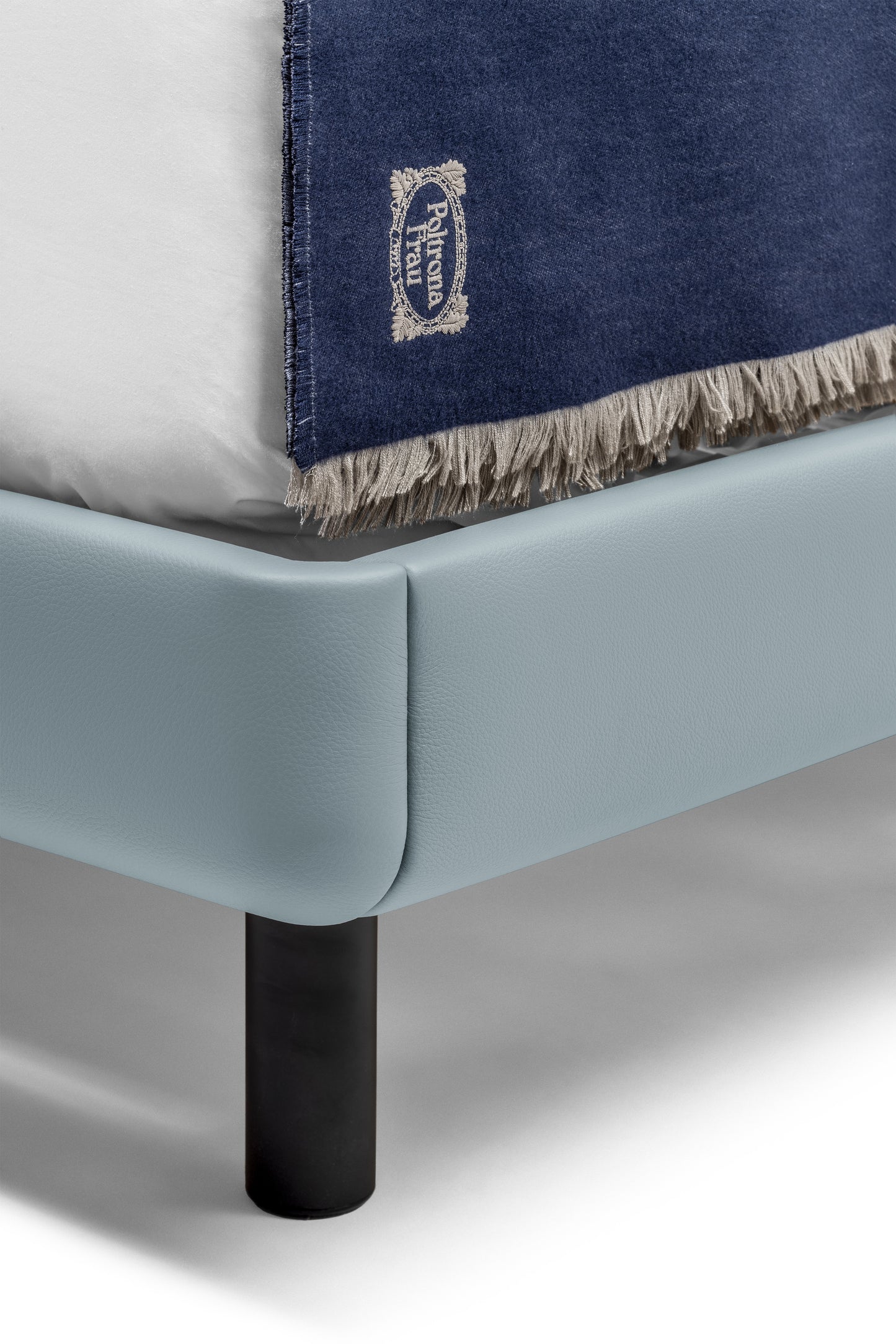 poltrona frau ferdinandea bed