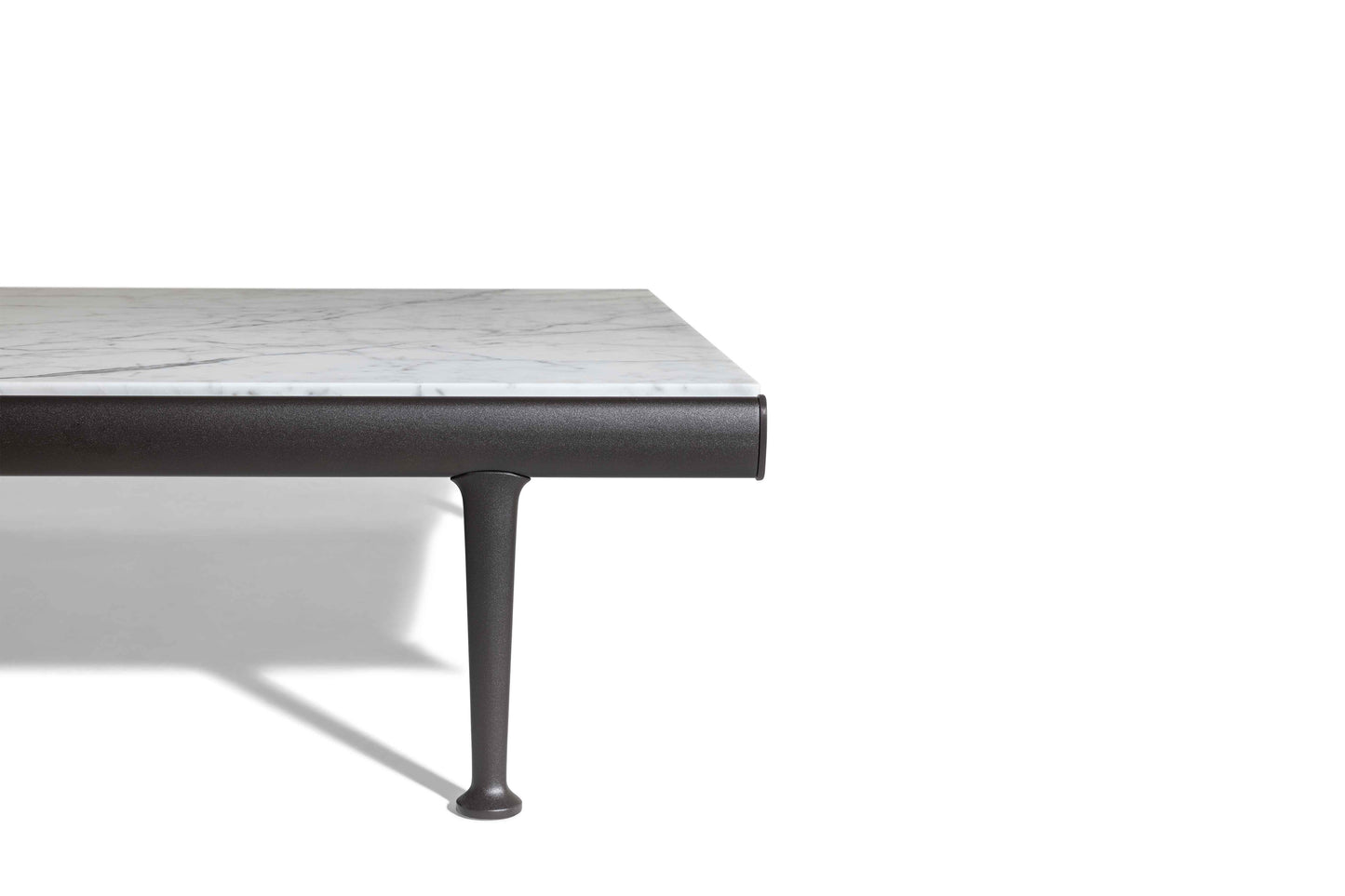 poltrona frau souvenir italie 120x120 small table