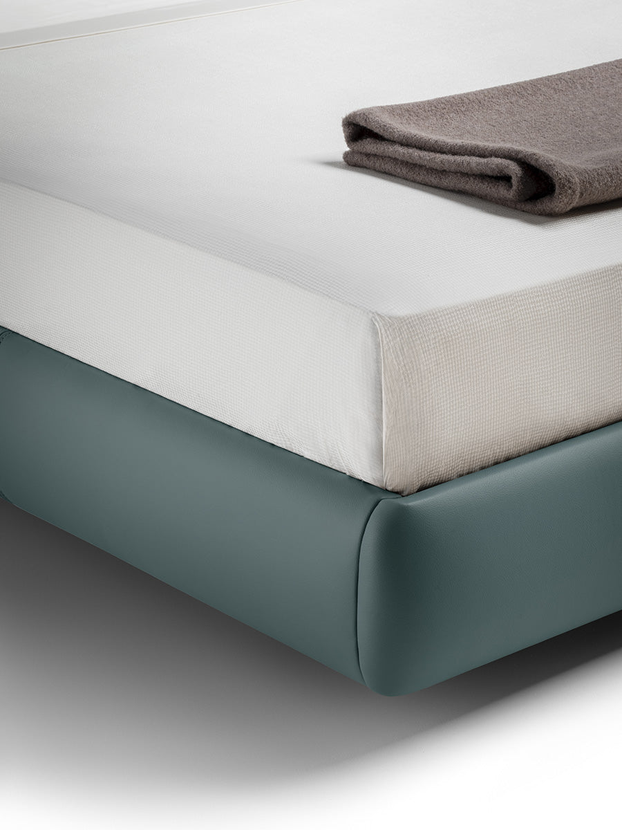 poltrona frau archibald bed