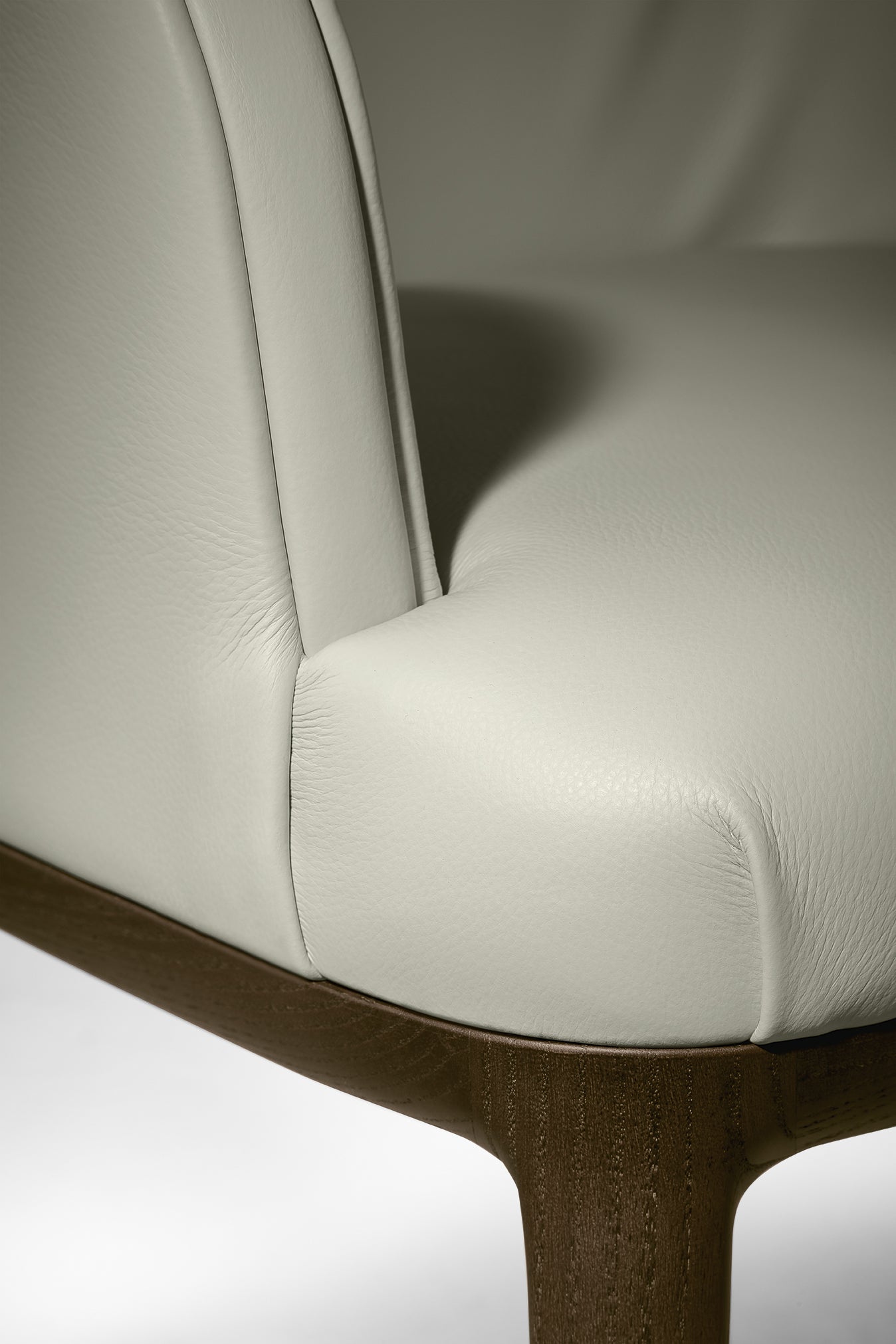 poltrona frau diva small armchair