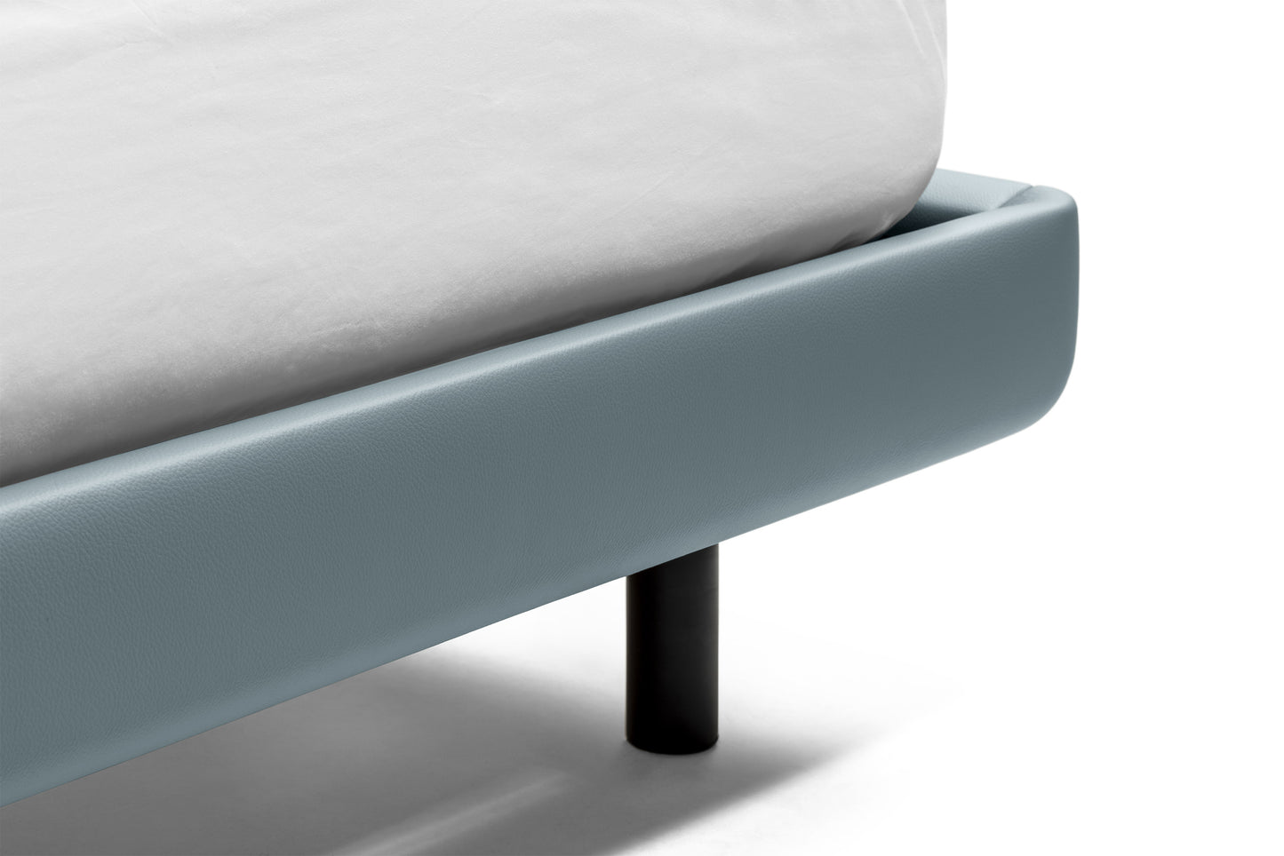 poltrona frau ferdinandea bed