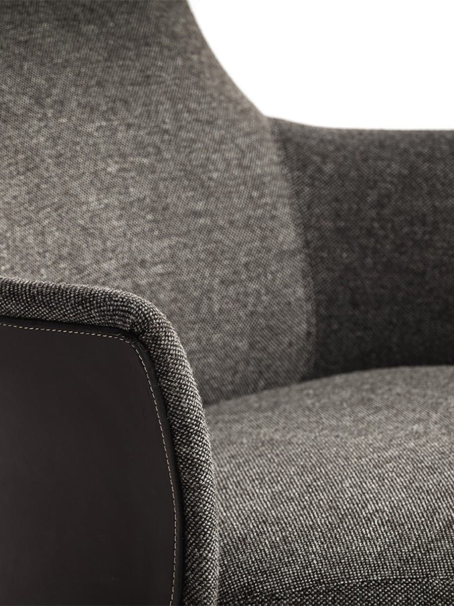 poltrona frau assaya armchair