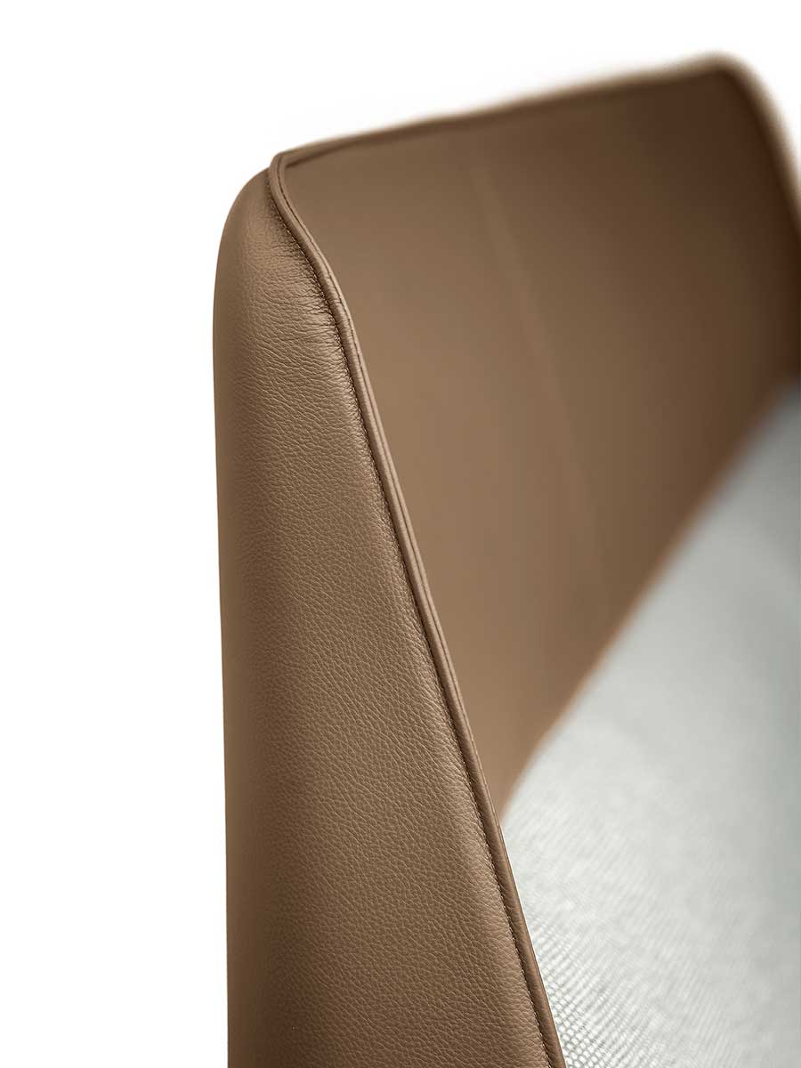poltrona frau coupe bed