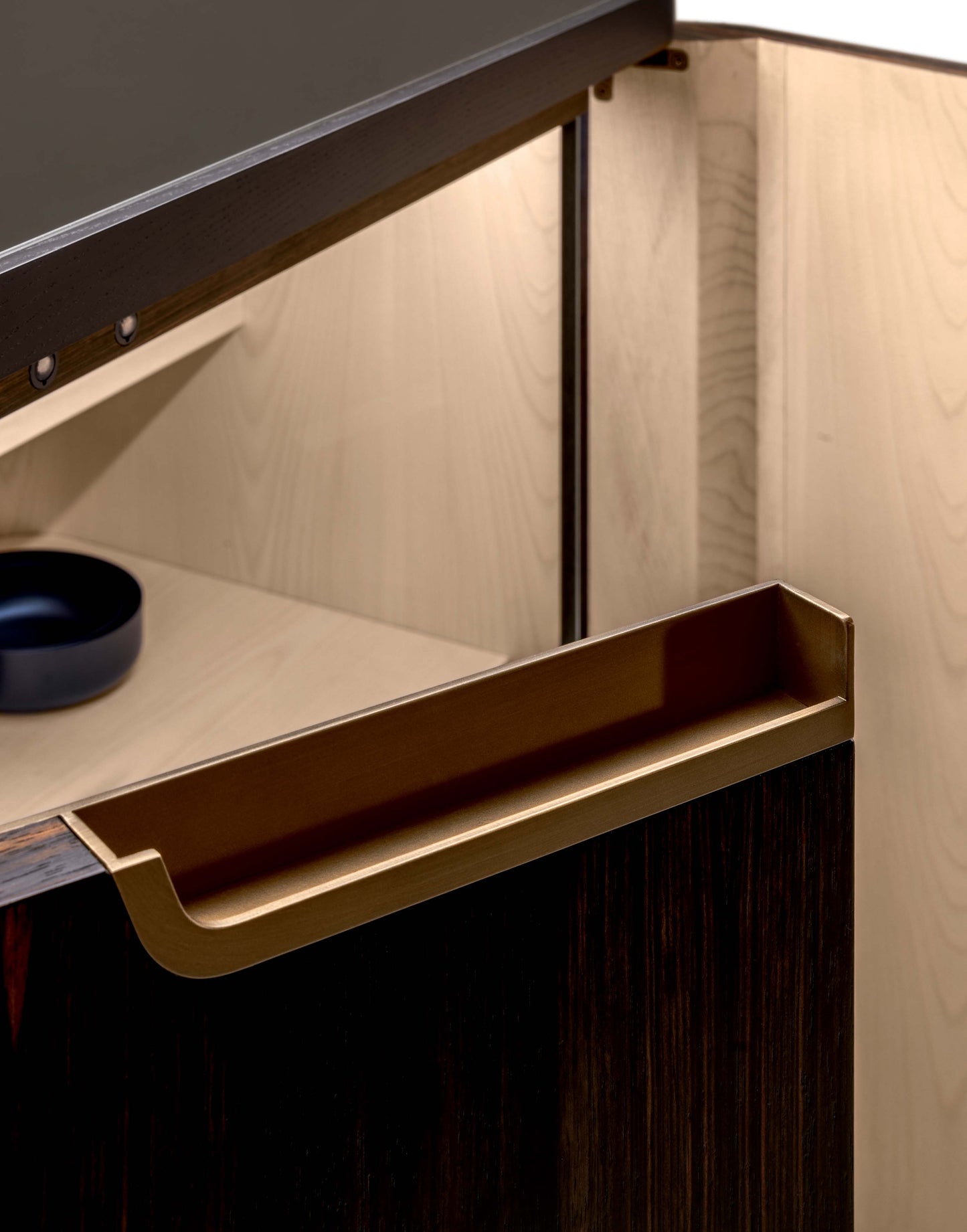 poltrona frau duo cabinet