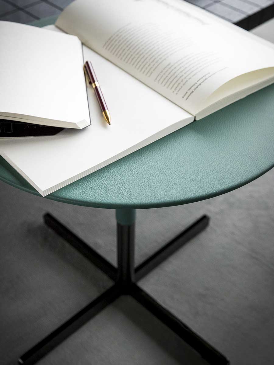 poltrona frau bob coffee table