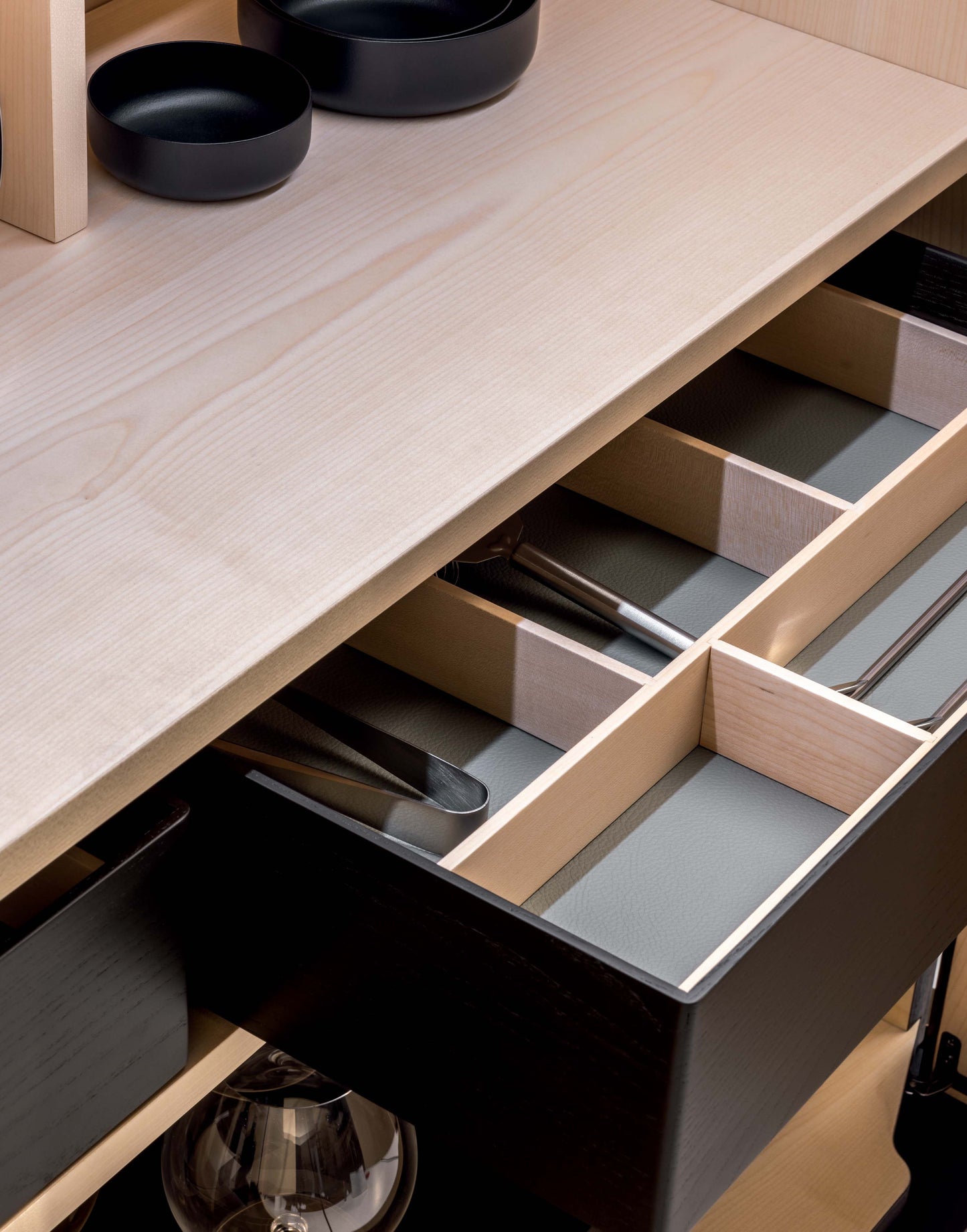 poltrona frau duo cabinet
