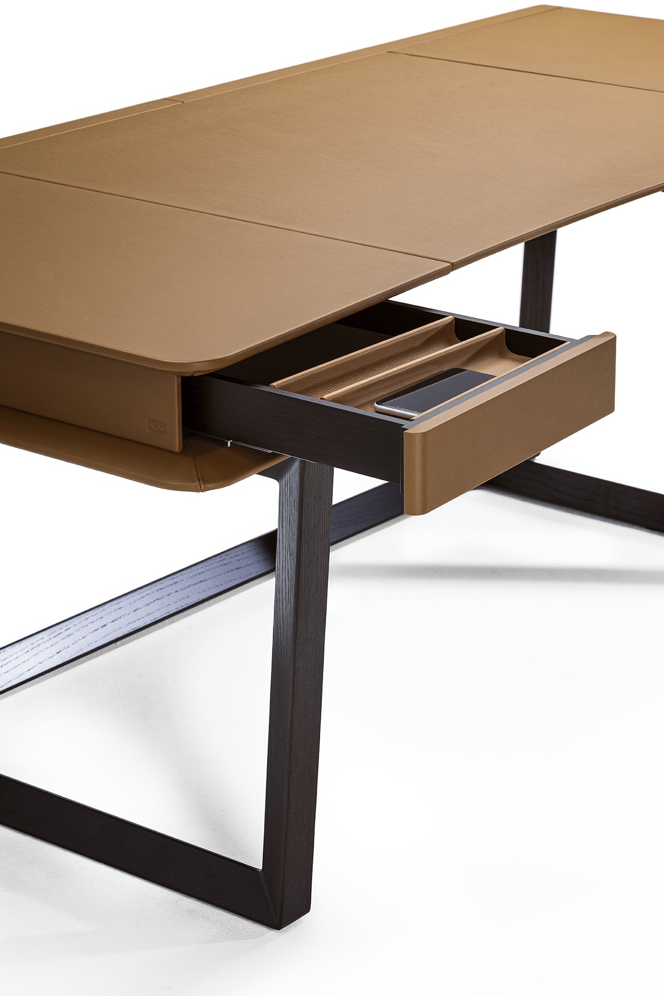 poltrona frau peek a book desk
