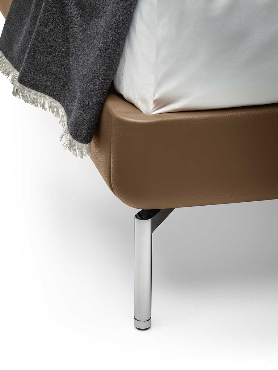 poltrona frau coupe bed