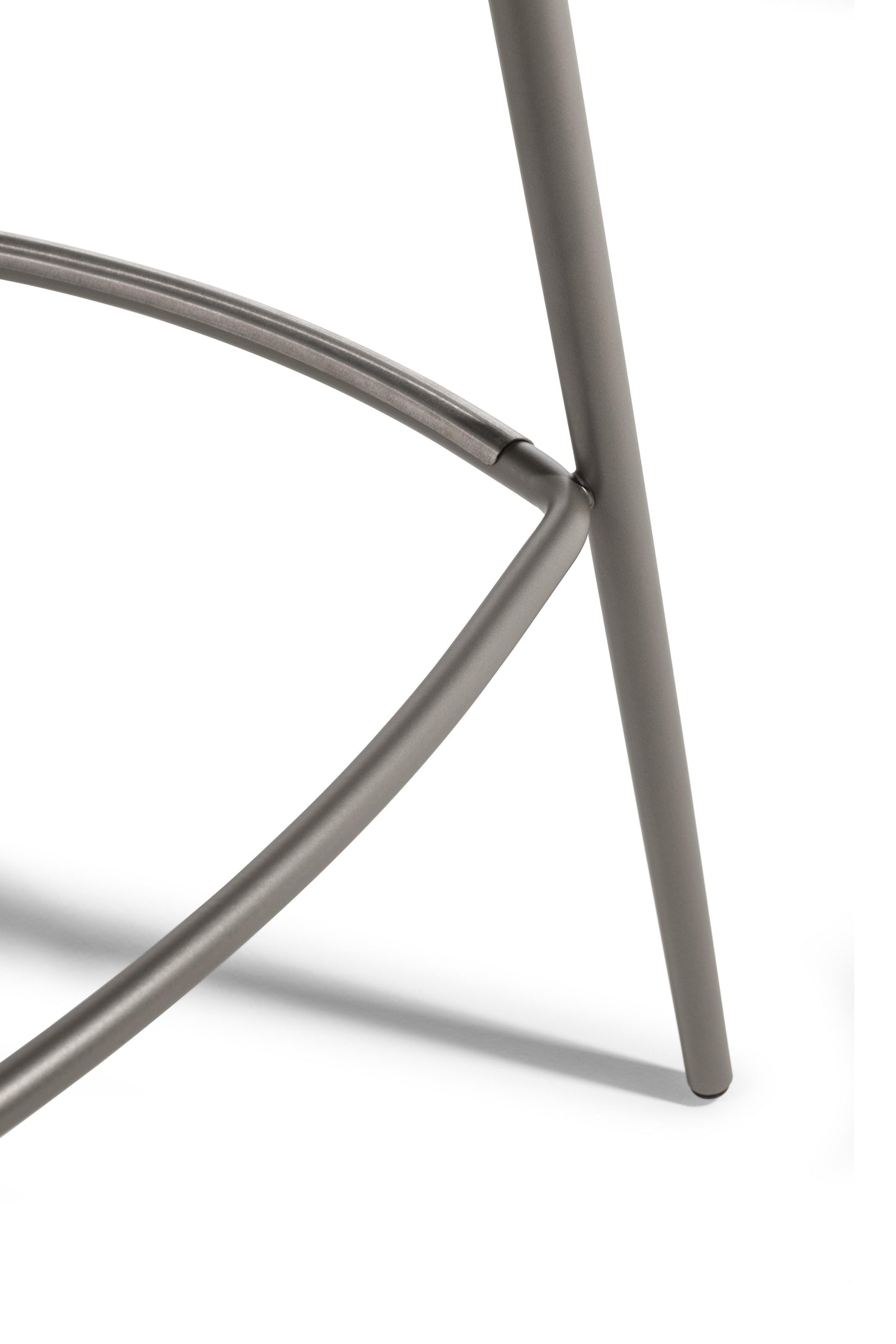 poltrona frau montera mas stool with metal base