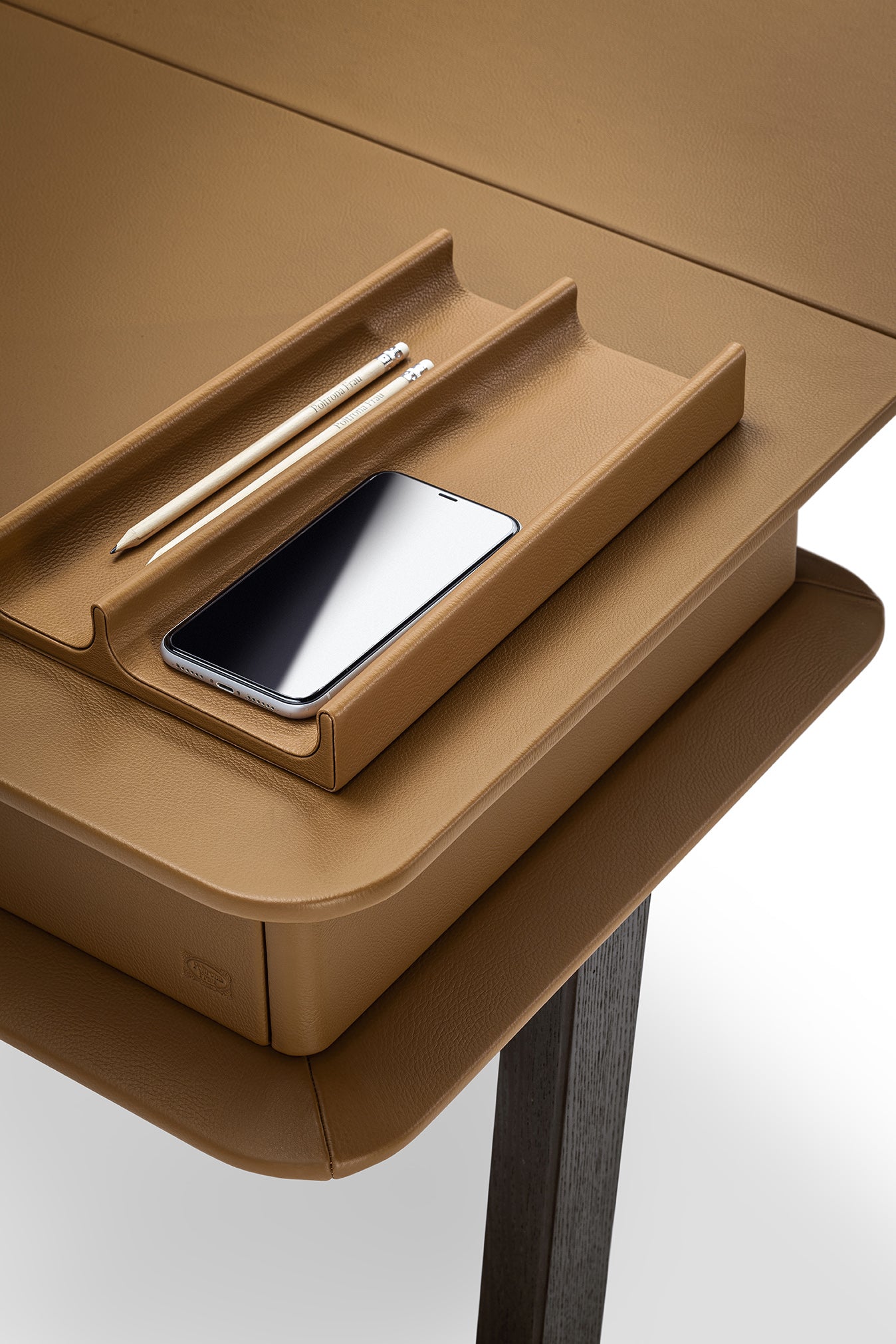 poltrona frau peek a book desk