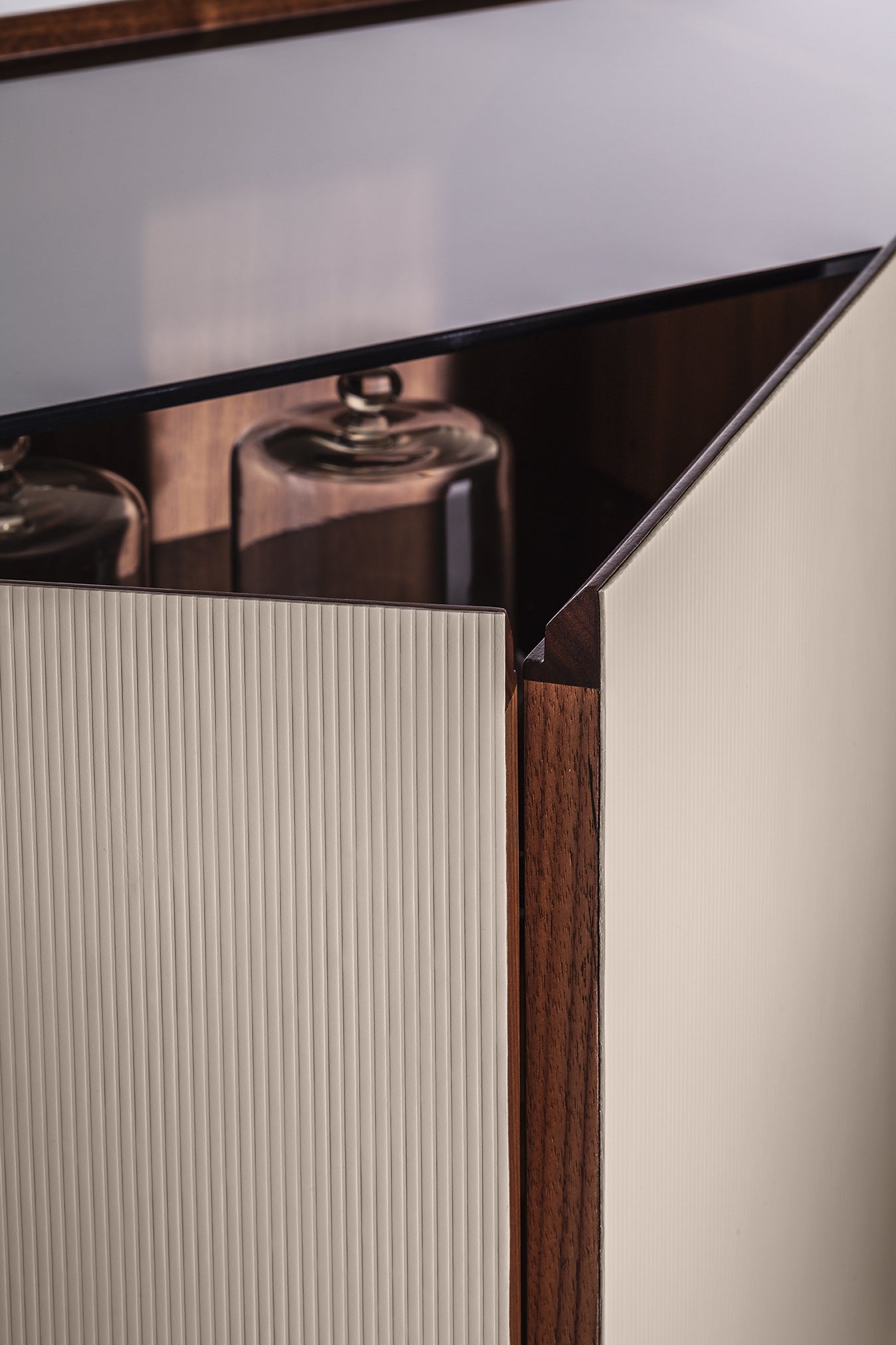 poltrona frau mi low cabinet