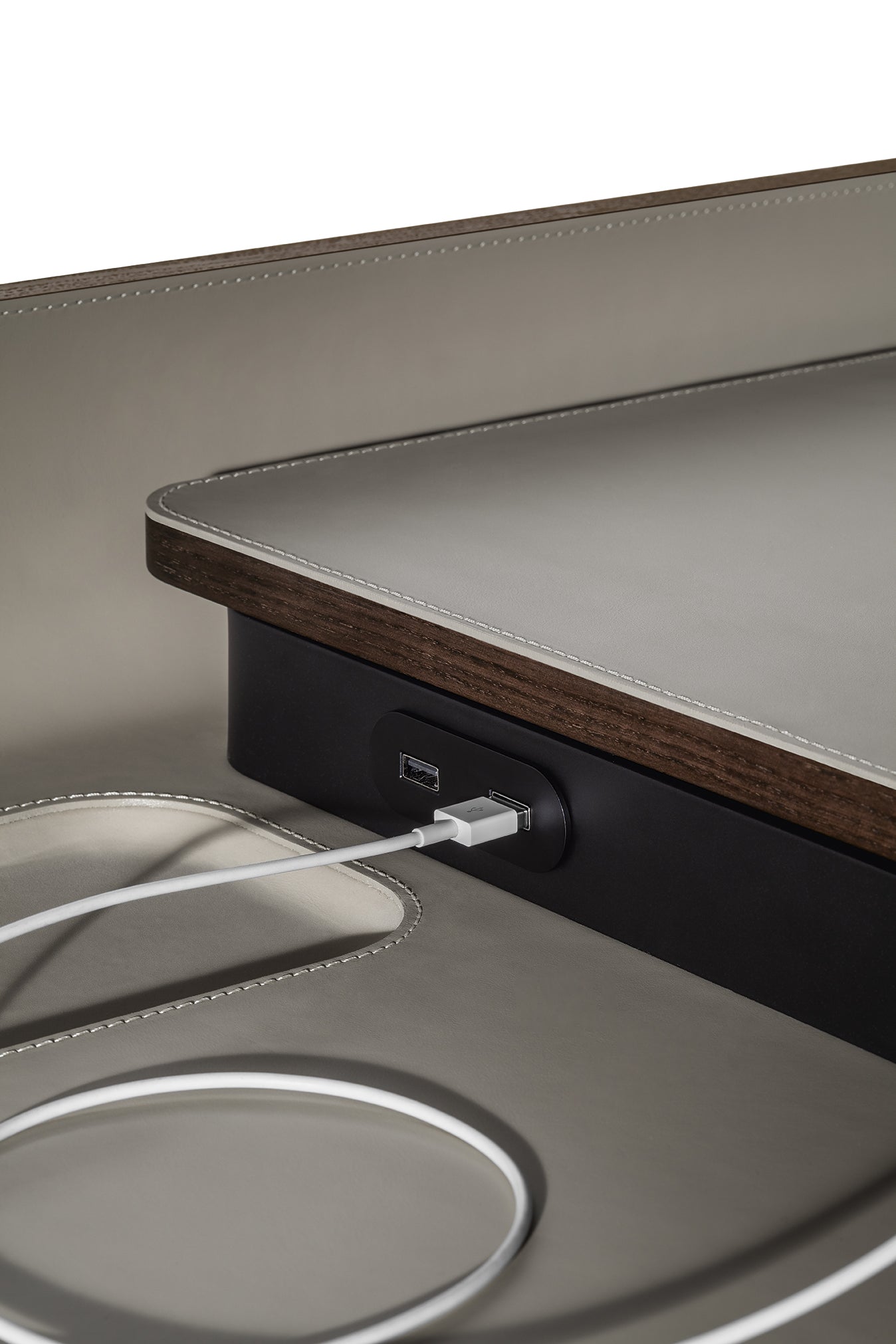 poltrona frau iren freestanding desk