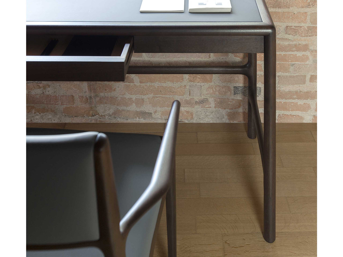 Arturo Small Desk