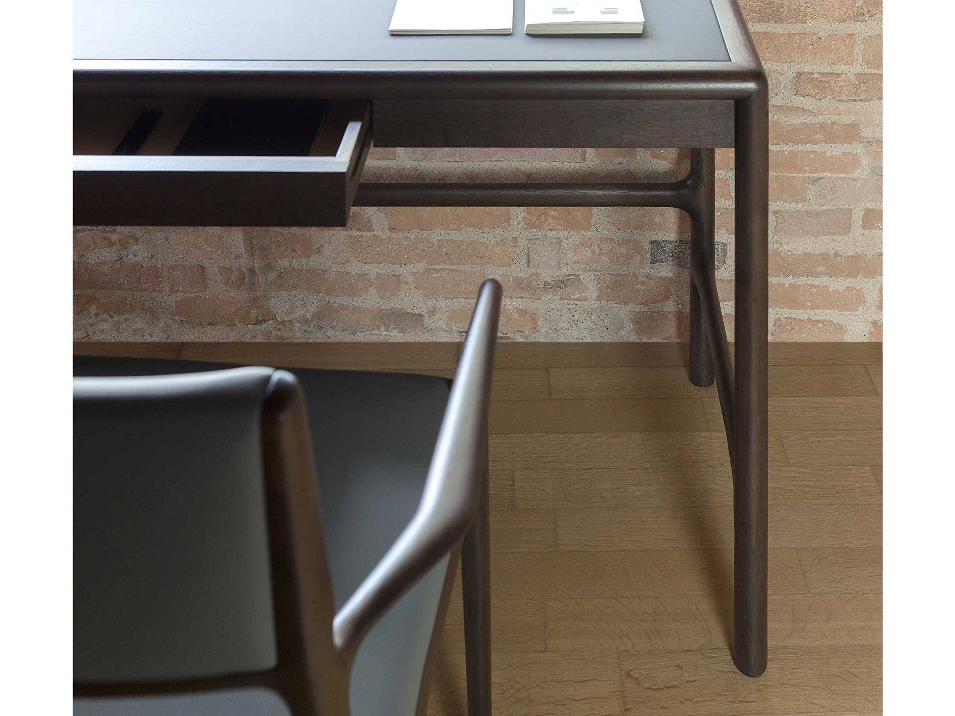 Arturo Small Desk