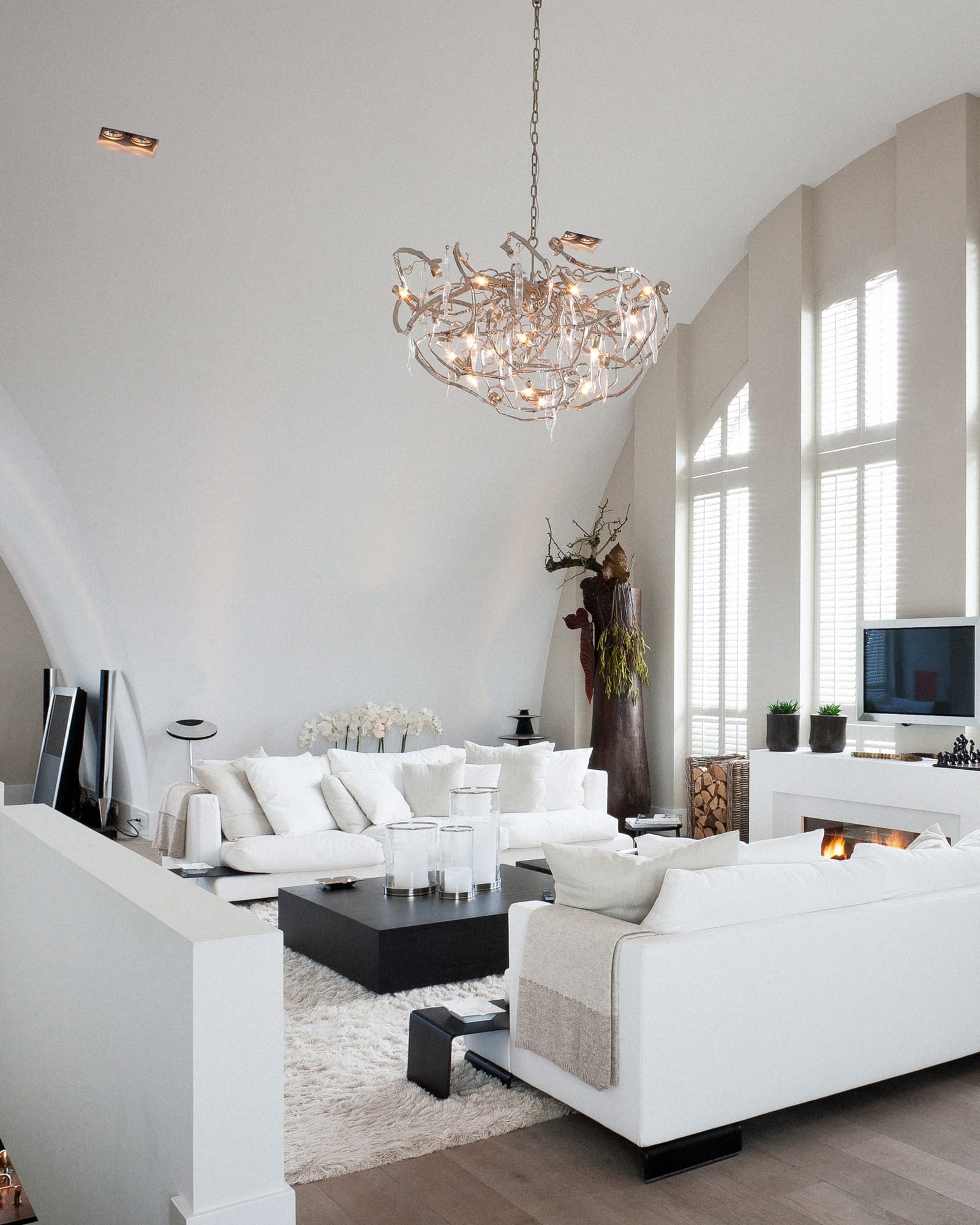 Delphinium Chandelier Round