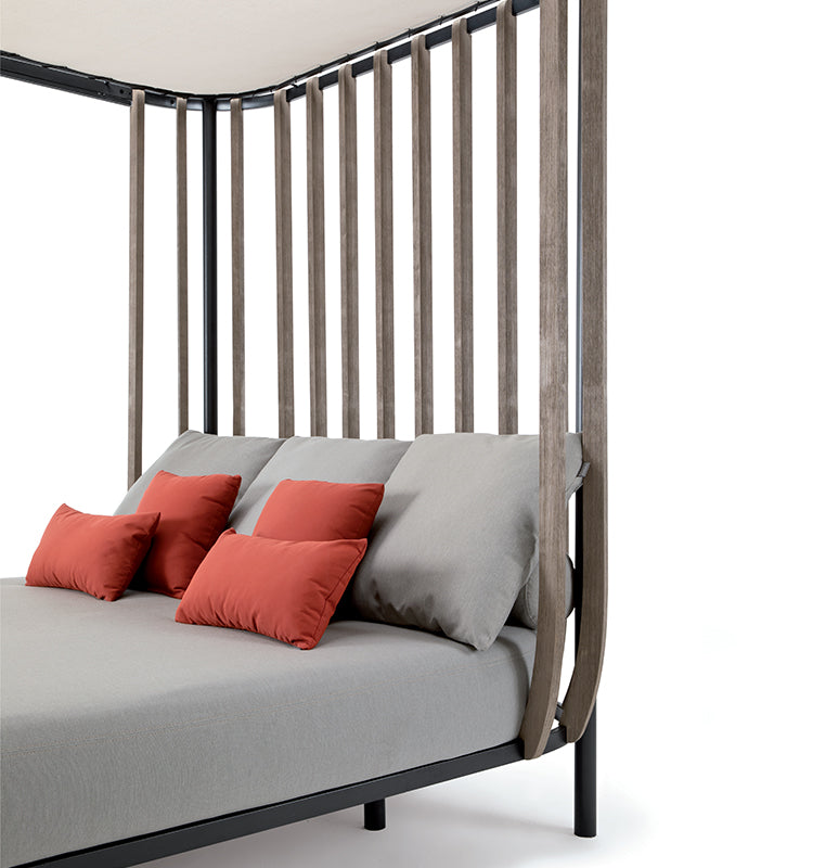 Swing Alcove With Curtains