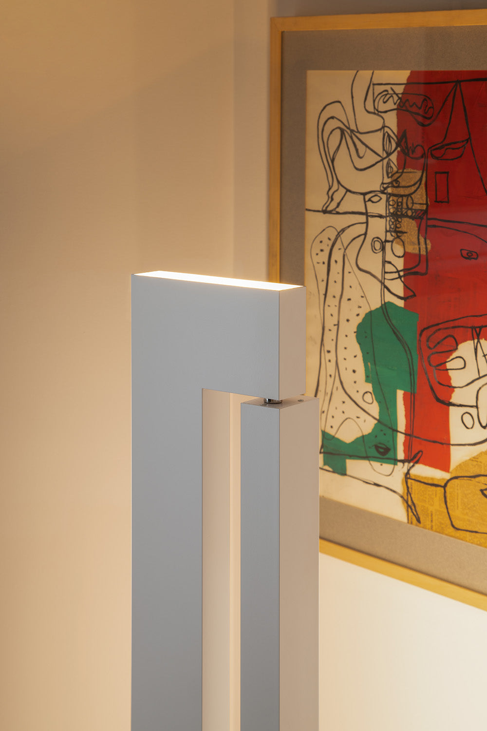 Ara Floor Lamp