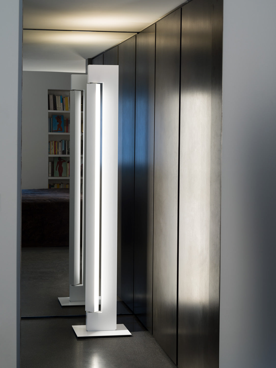 Ara Floor Lamp