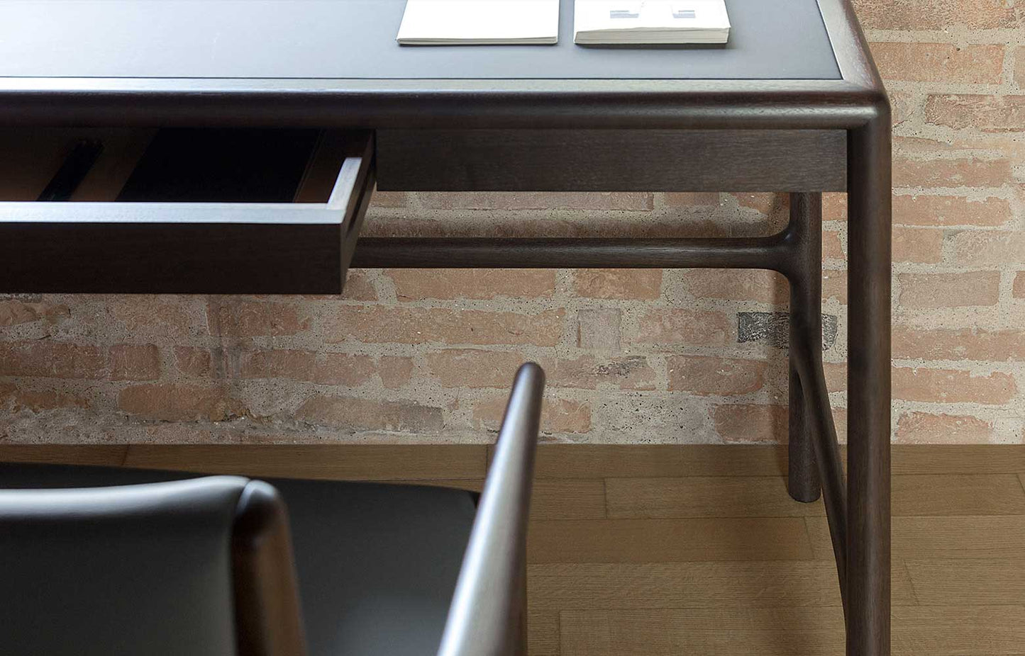 Arturo Small Desk