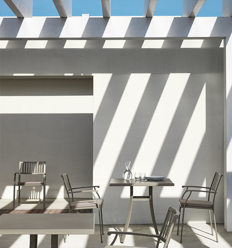 Elisir Square Table