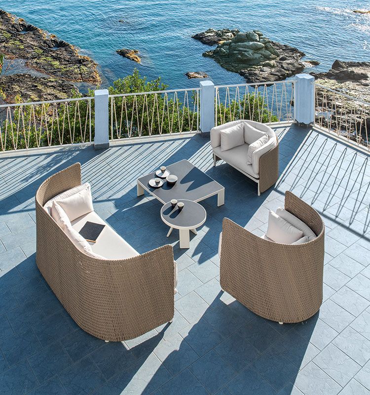 Esedra Round Side Table