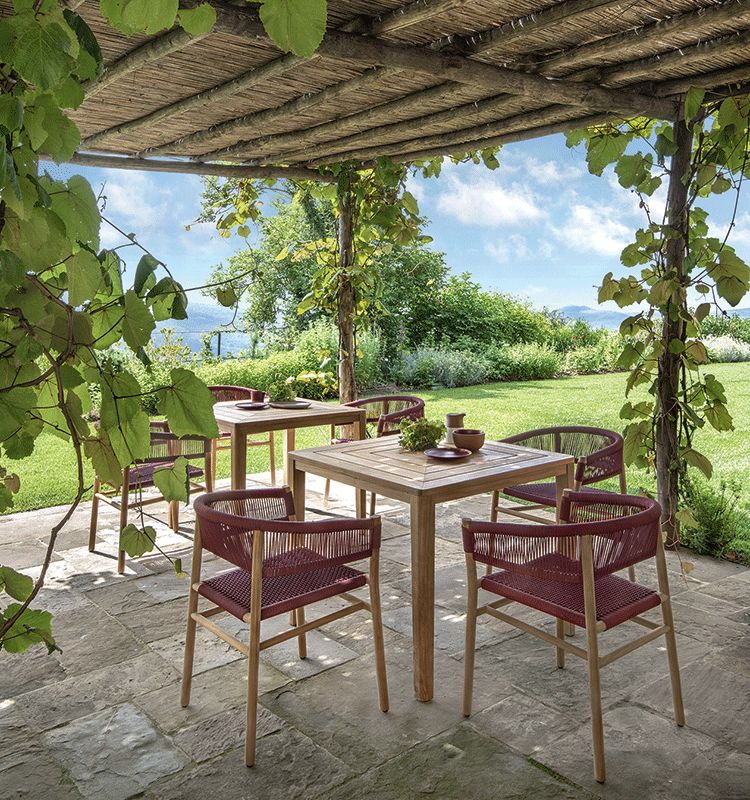 Friends Square Table
