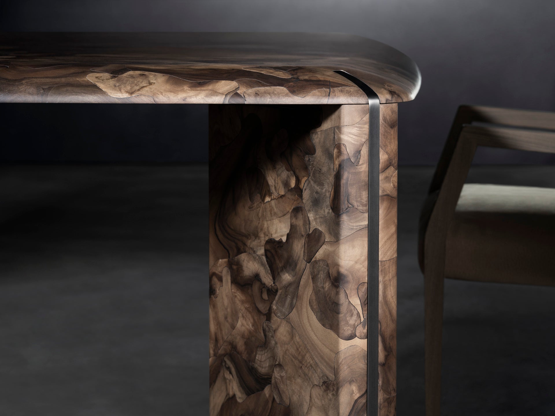 Grand Stand Dining Table