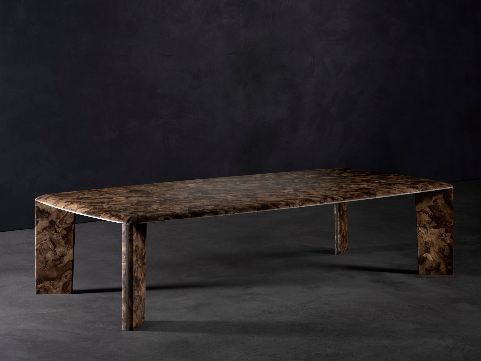 Grand Stand Dining Table