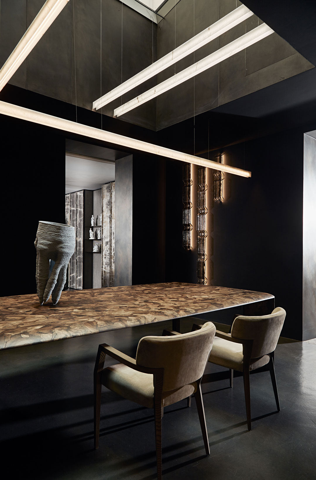 Grand Stand Dining Table