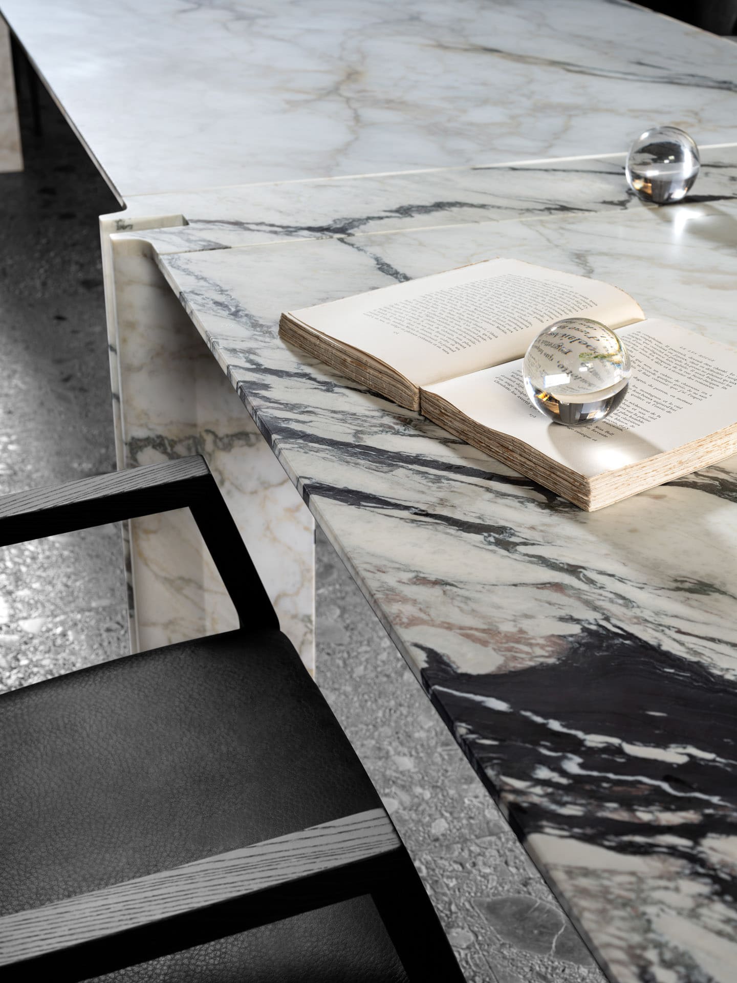 Diadema Dining Table