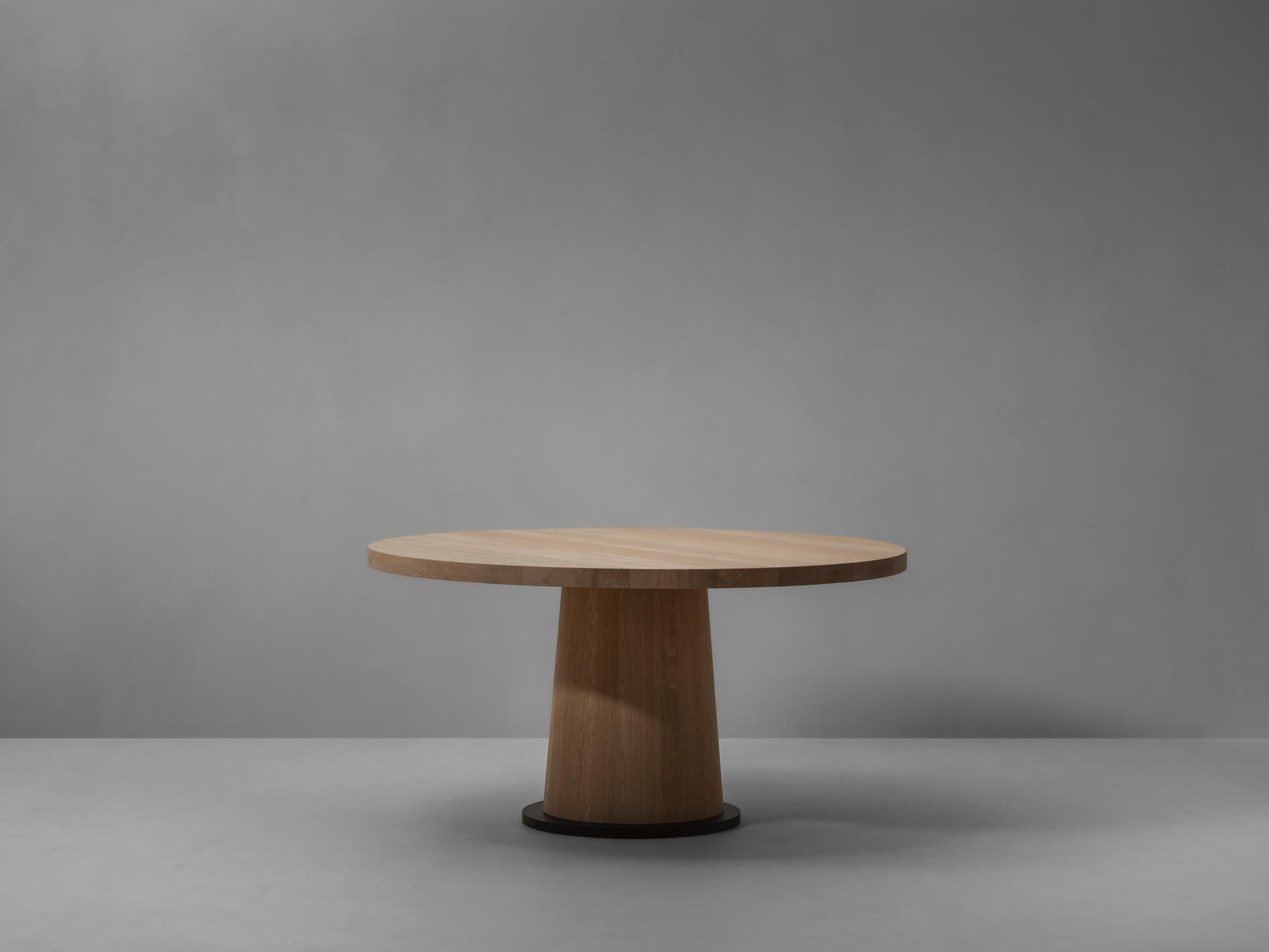 KOPS ∙ DINING TABLE ROUND ONE