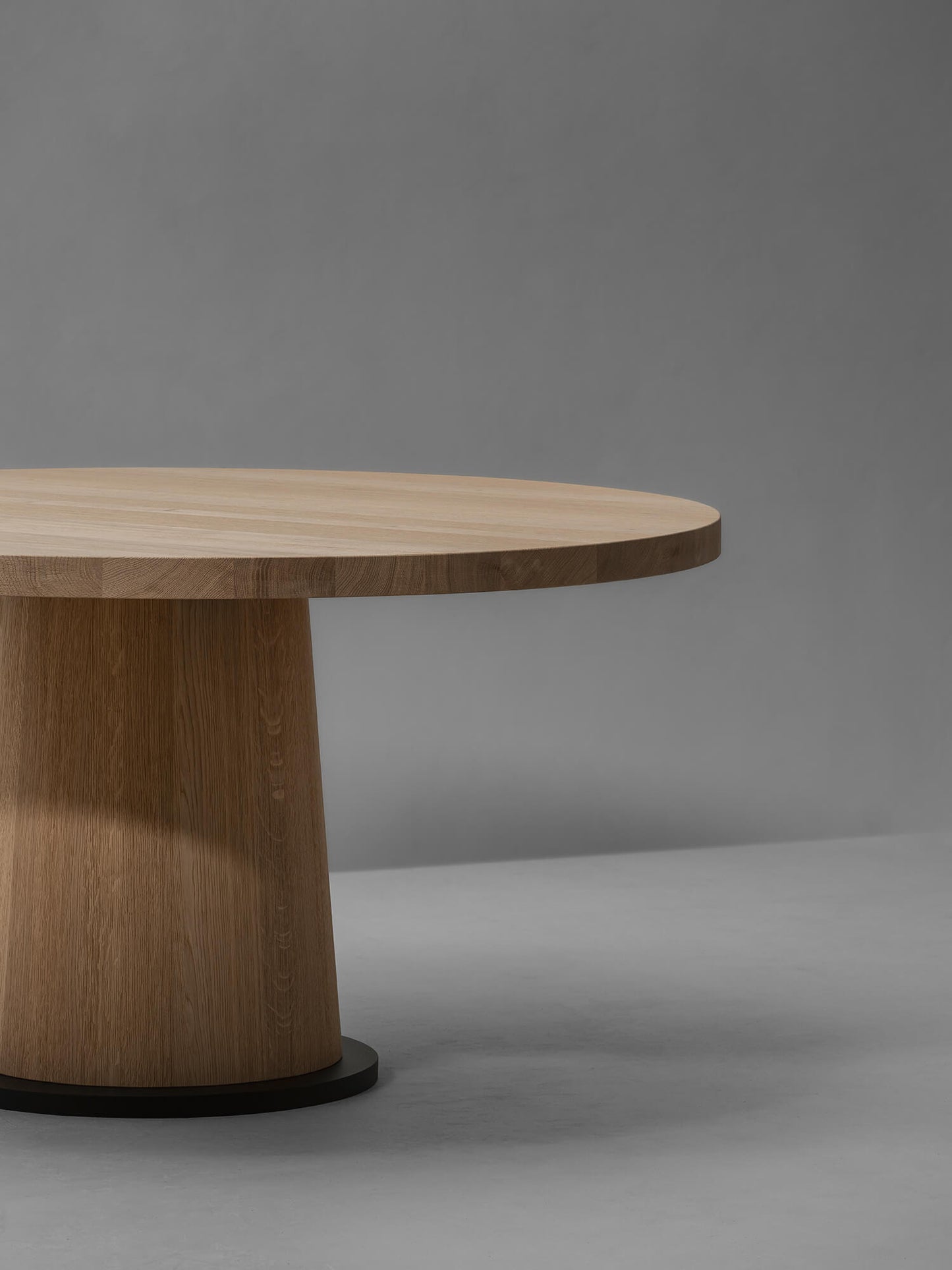 KOPS ∙ DINING TABLE ROUND ONE