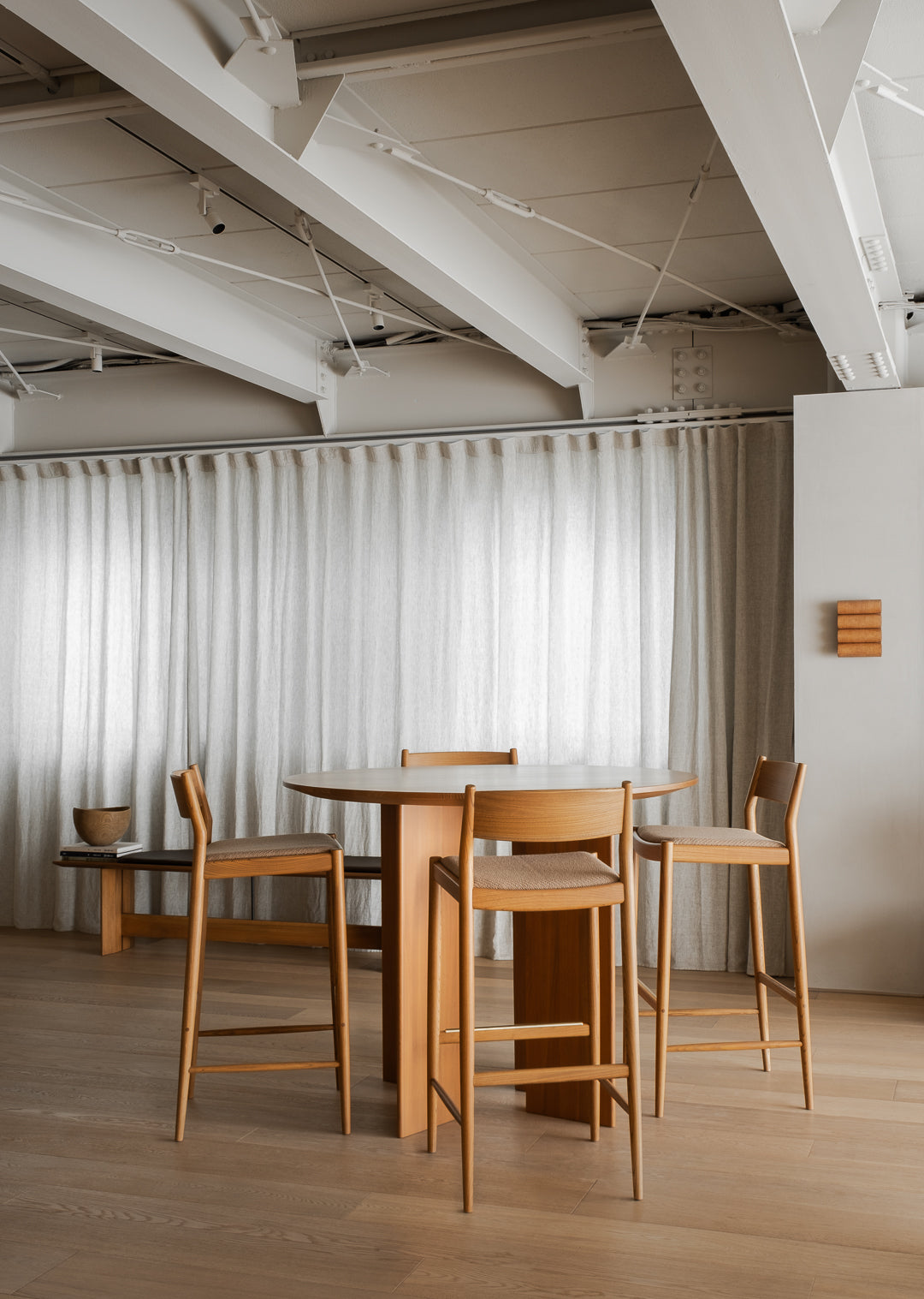 A-HT01 | High Table
