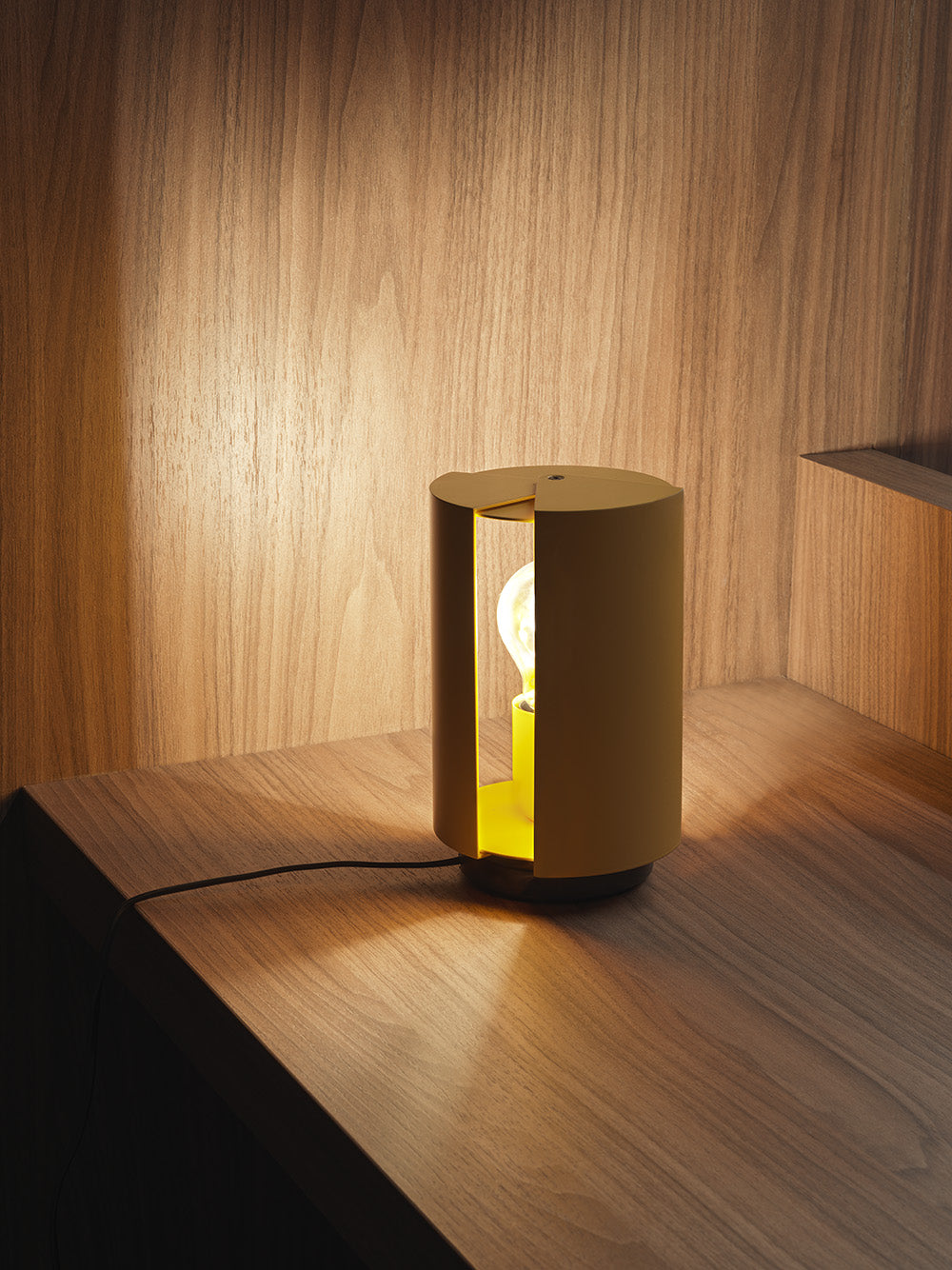 Pivotante À Poser Table Lamp