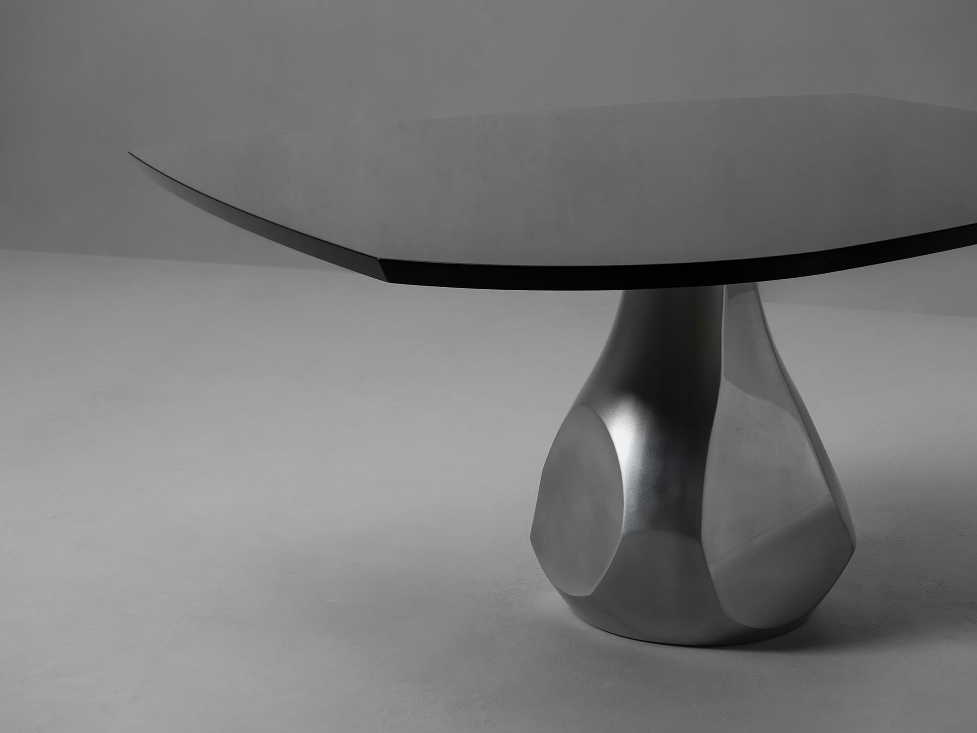 PUKALU ∙ DINING TABLE