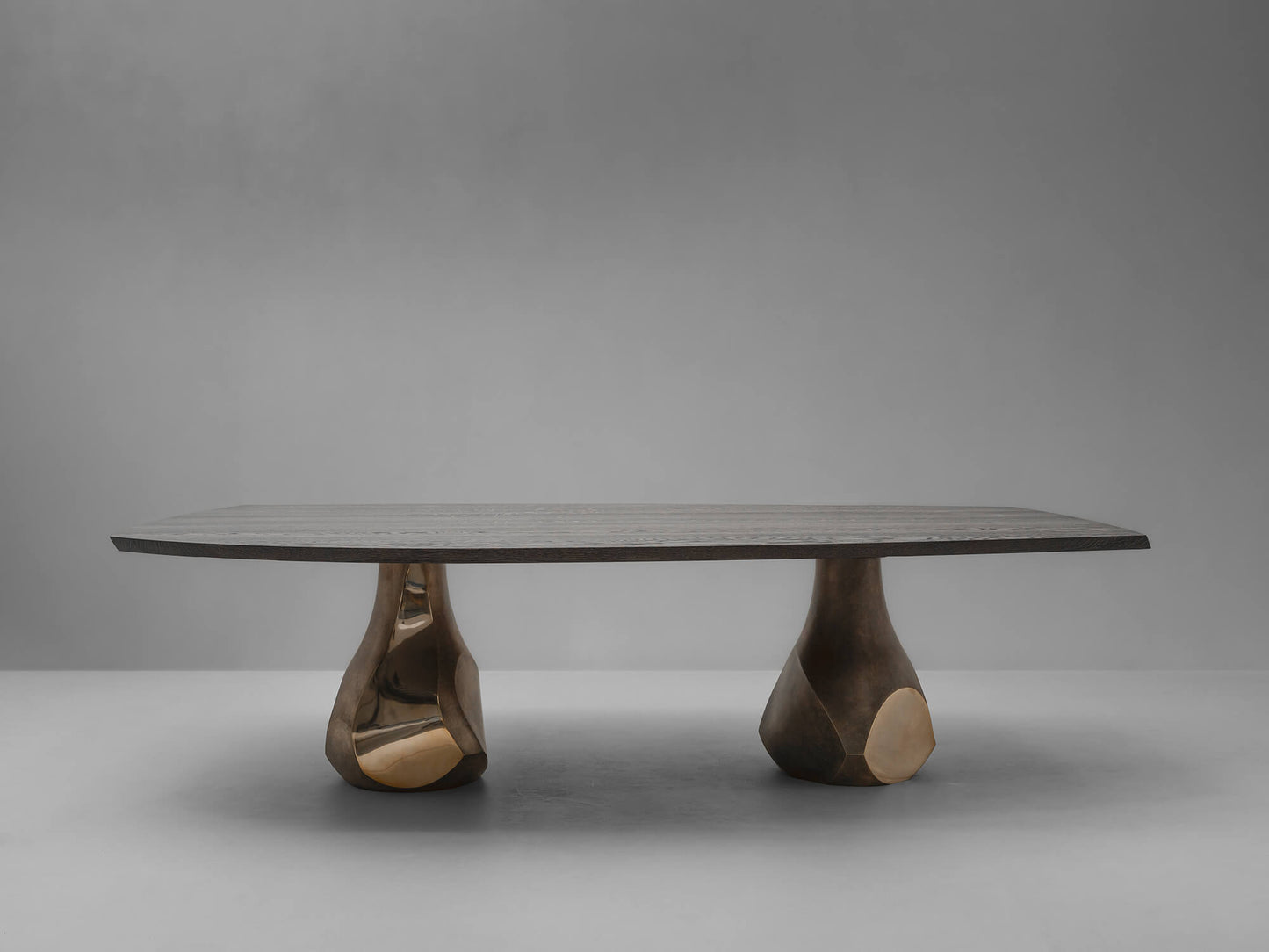 PUKKA ∙ DINING TABLE