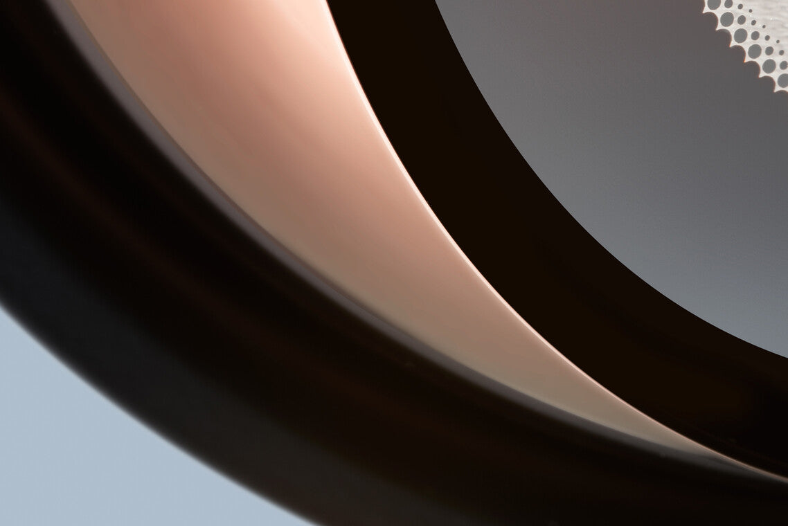 Più Piano Edge Spotlight