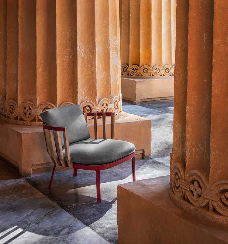 Swing Club Armchair