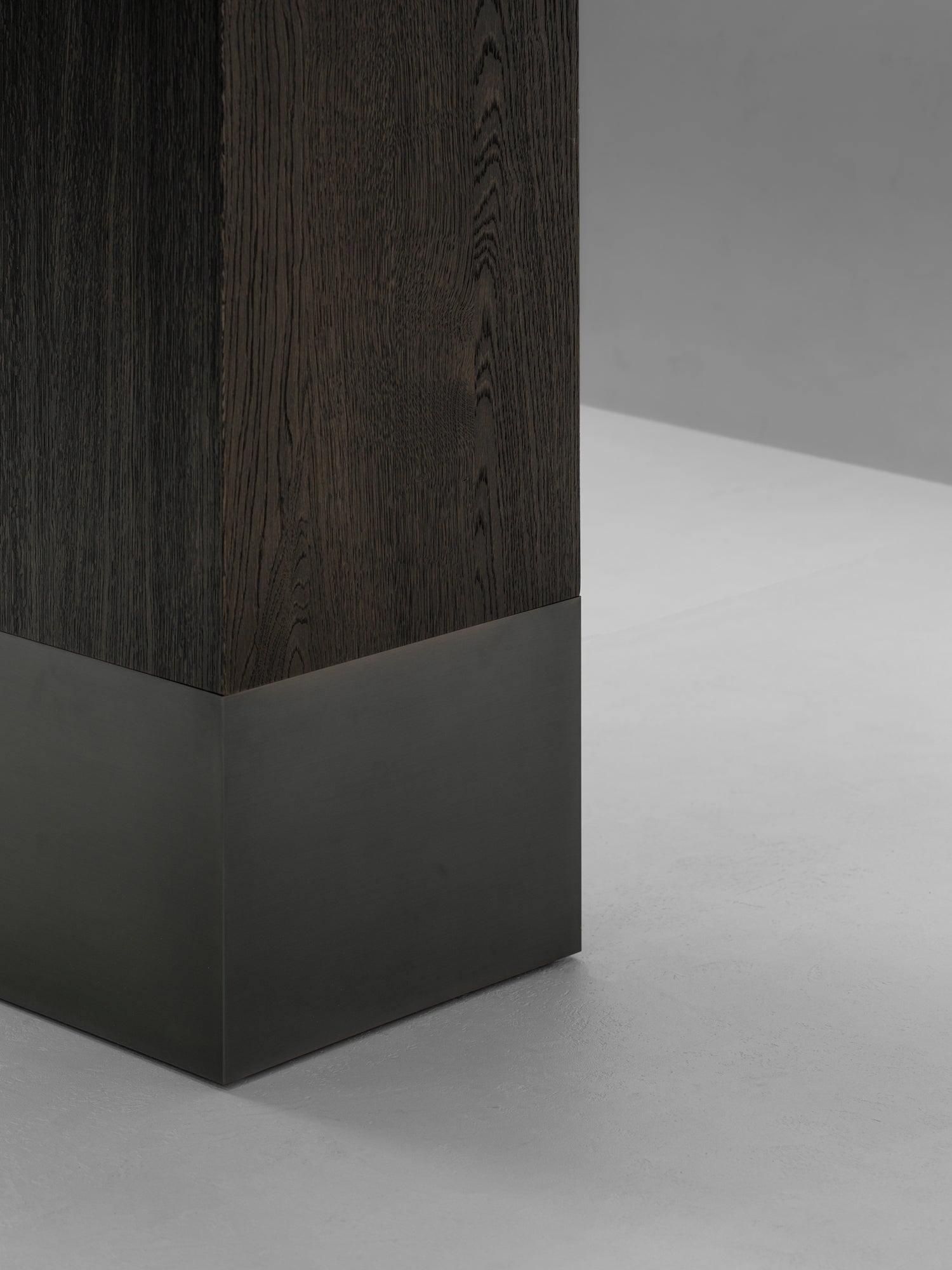 NOTA BENE ∙ BAR TABLE SQUARE