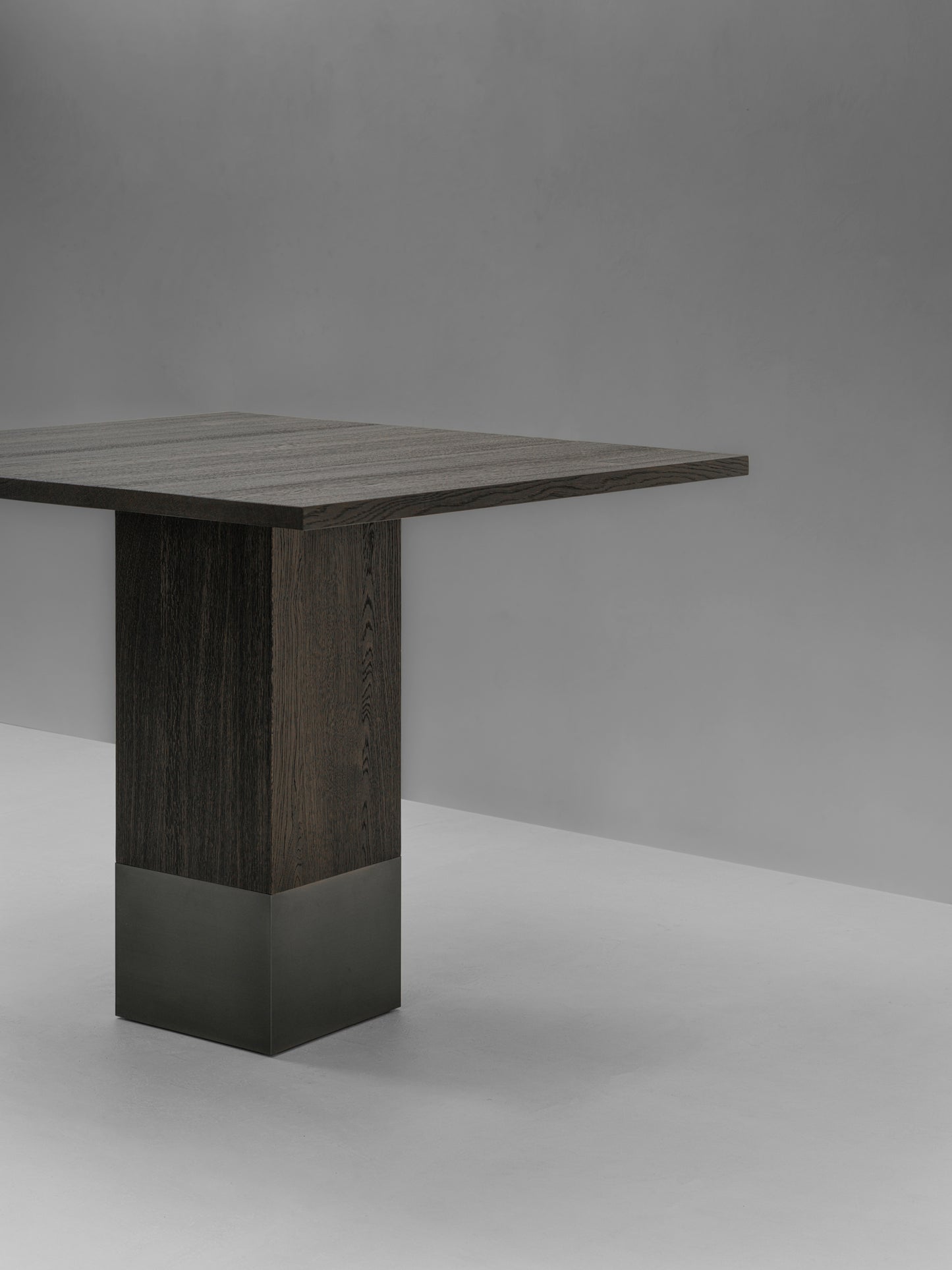 NOTA BENE ∙ BAR TABLE SQUARE