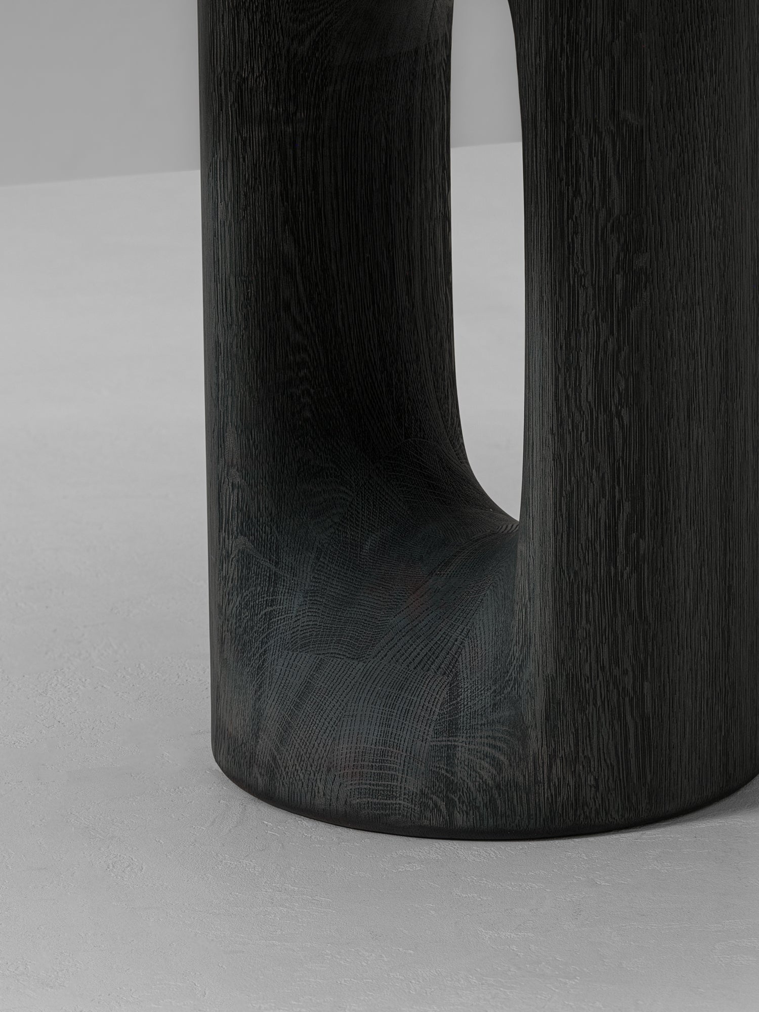 PATINE ∙ LOW  DINING TABLE ROUND