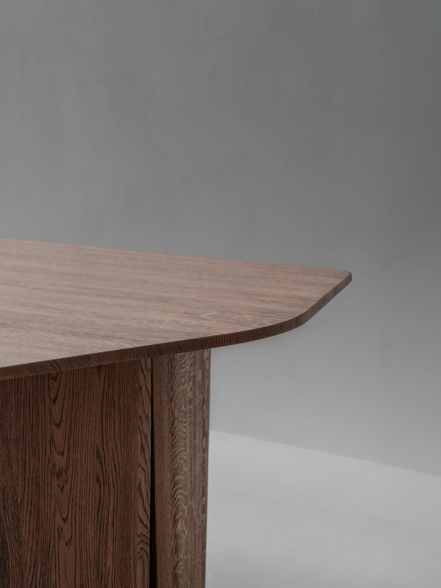 ROMY ∙ DINING TABLE