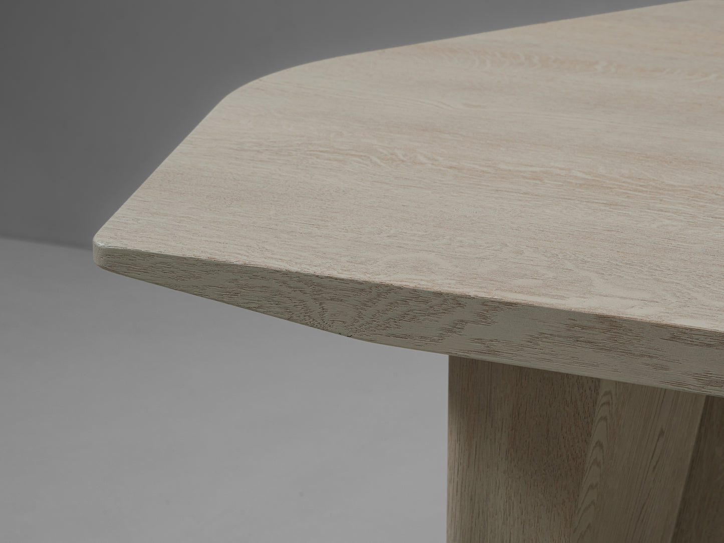 ROMY ∙ DINING TABLE