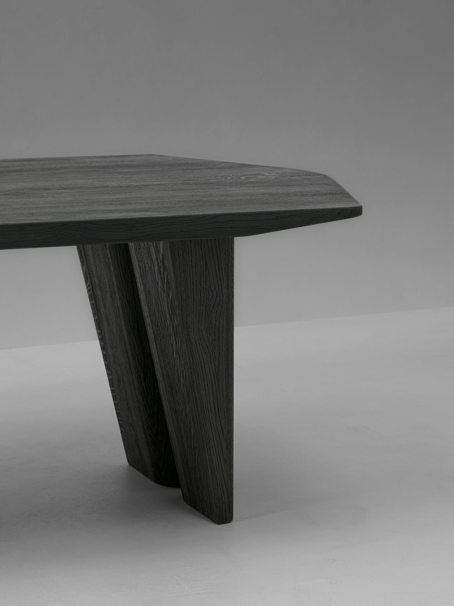 ROMY ∙ DINING TABLE