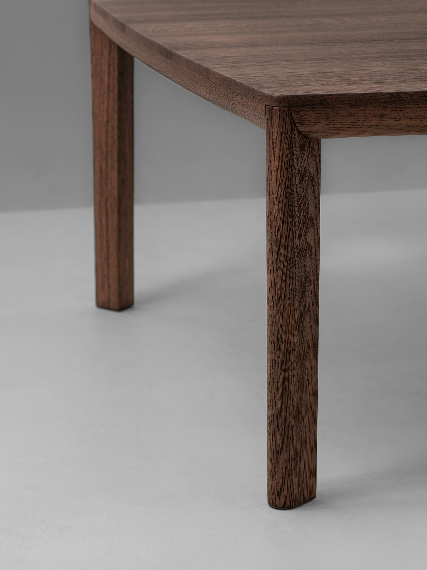 SYMBIOSIS ∙ DINING TABLE SQUARE