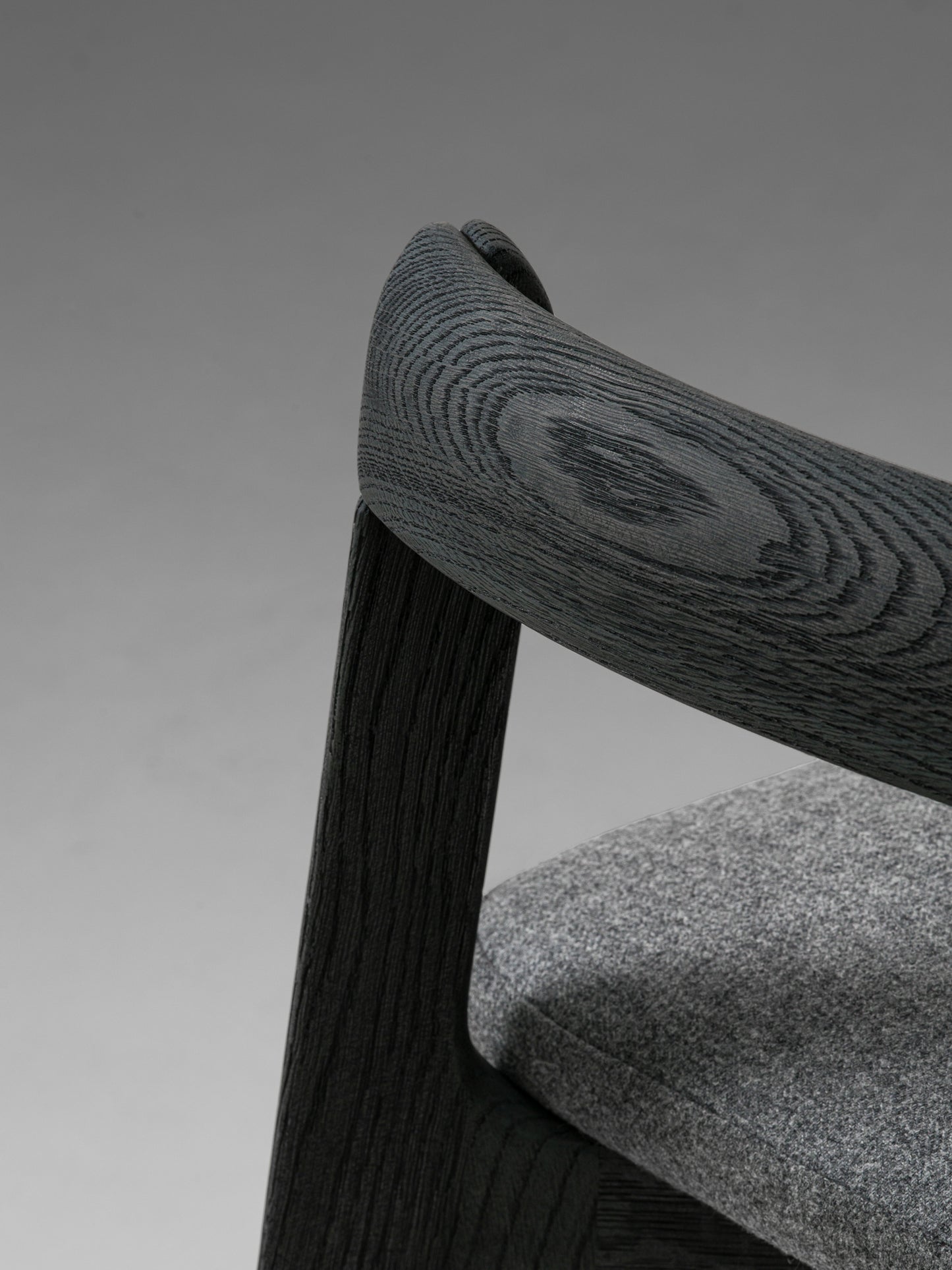VIU ∙ DINING CHAIR WITH ARMRESTS