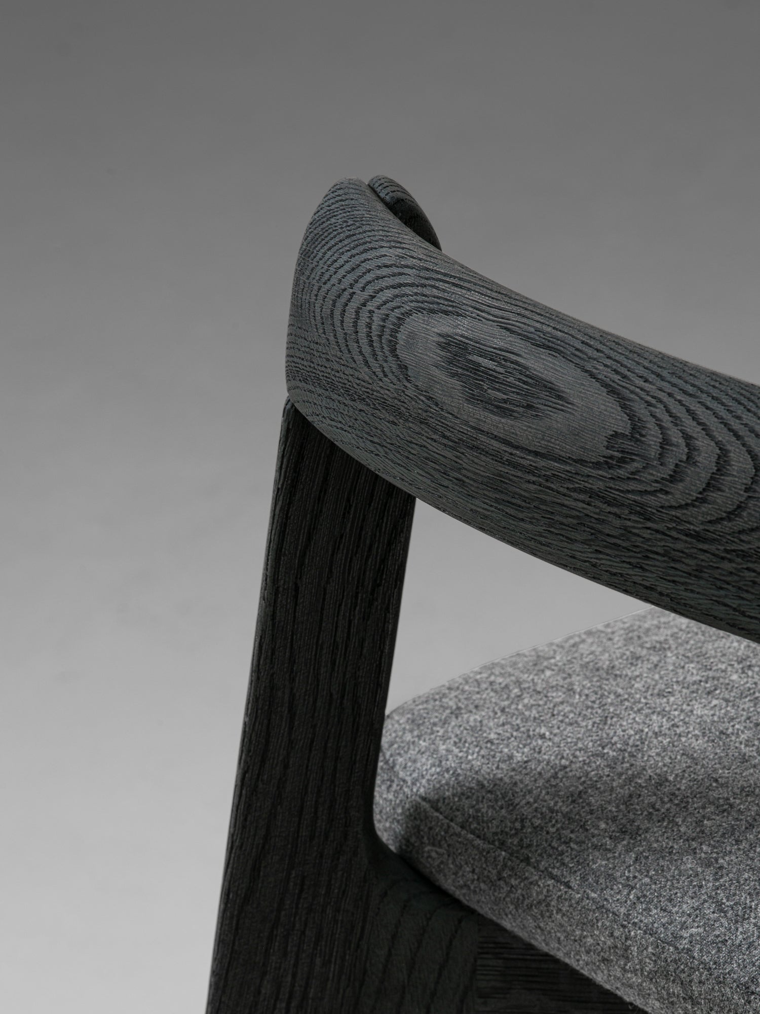 VIU ∙ DINING CHAIR WITH ARMRESTS