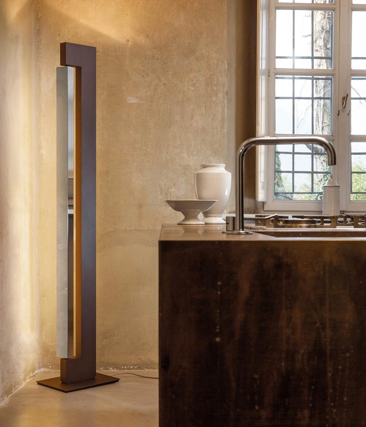 Ara Floor Lamp